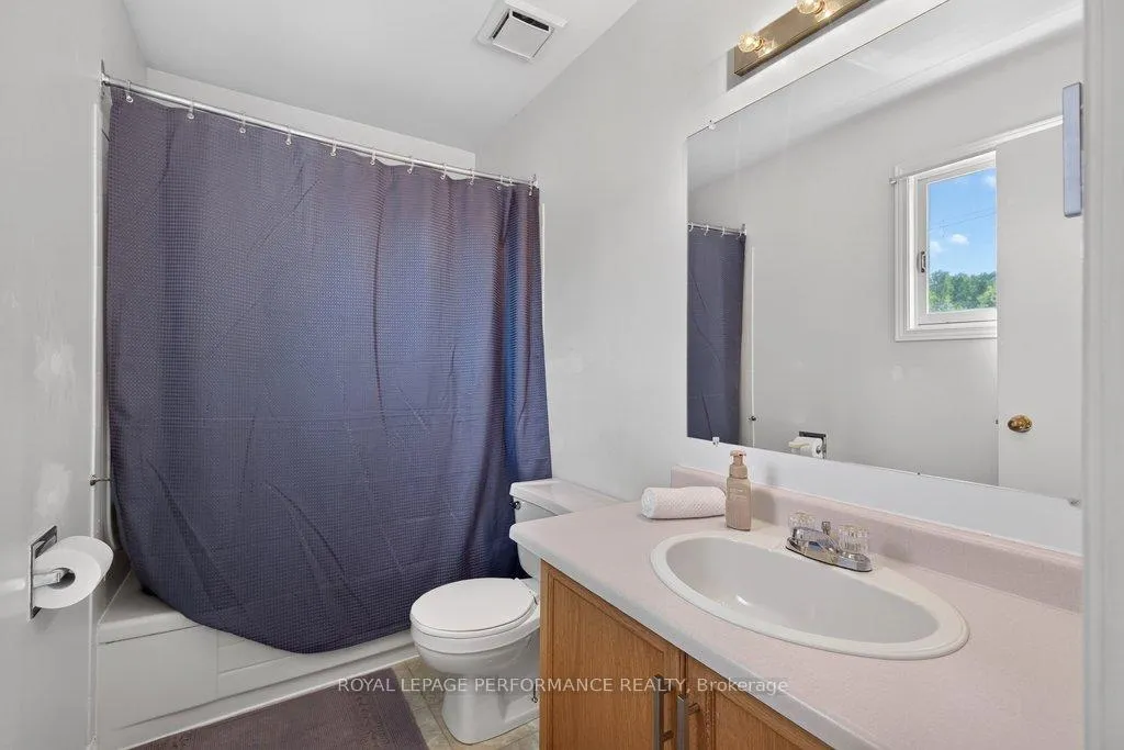 Photo 24 of 38 Burlington Crescent, Ottawa, Hunt Club Park/Greenboro — HOMEH