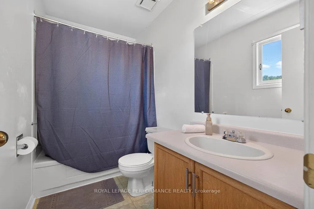 Photo 25 of 38 Burlington Crescent, Ottawa, Hunt Club Park/Greenboro — HOMEH
