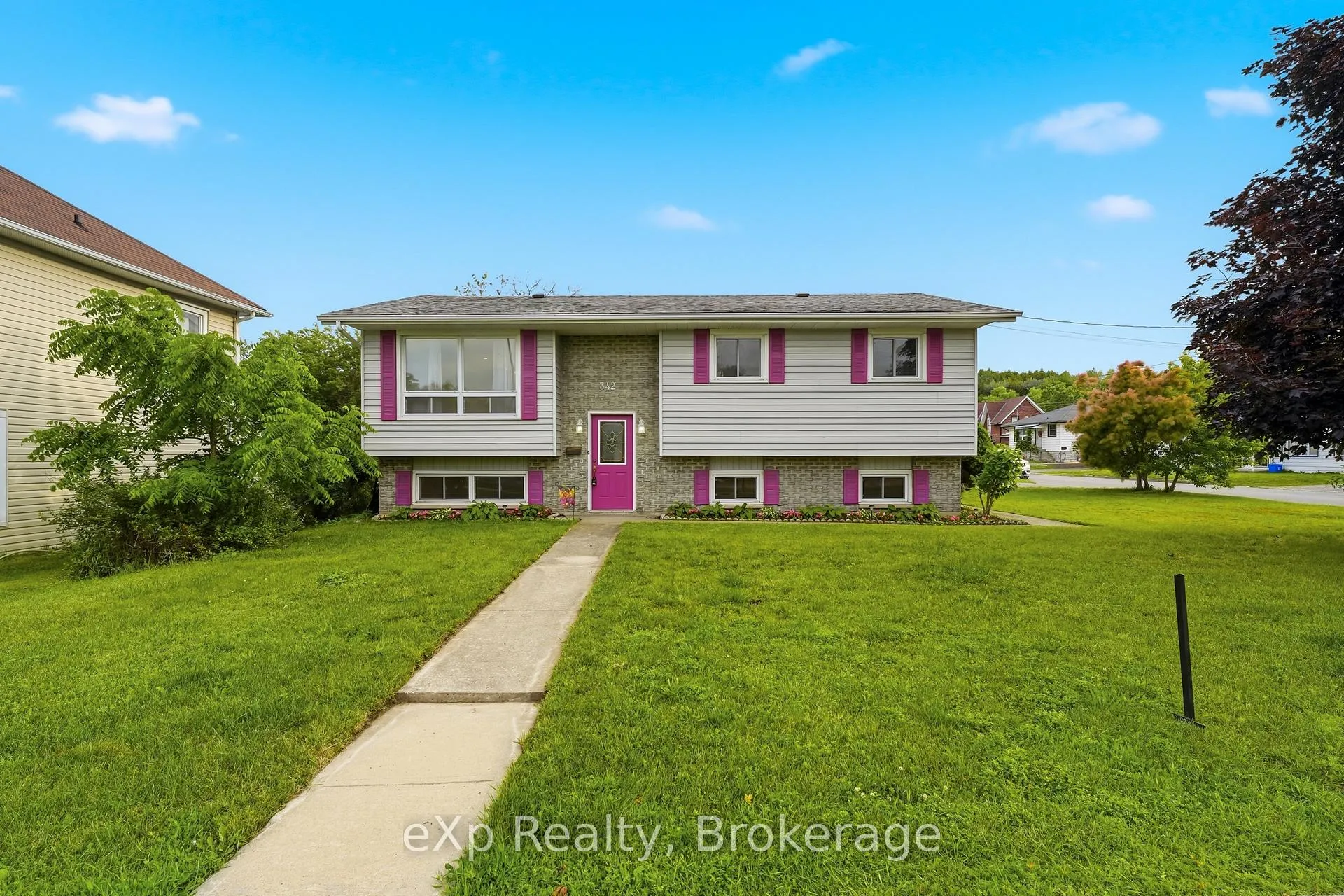 Photo 2 of 342 Front Street, Quinte West, Trenton Ward — HOMEH
