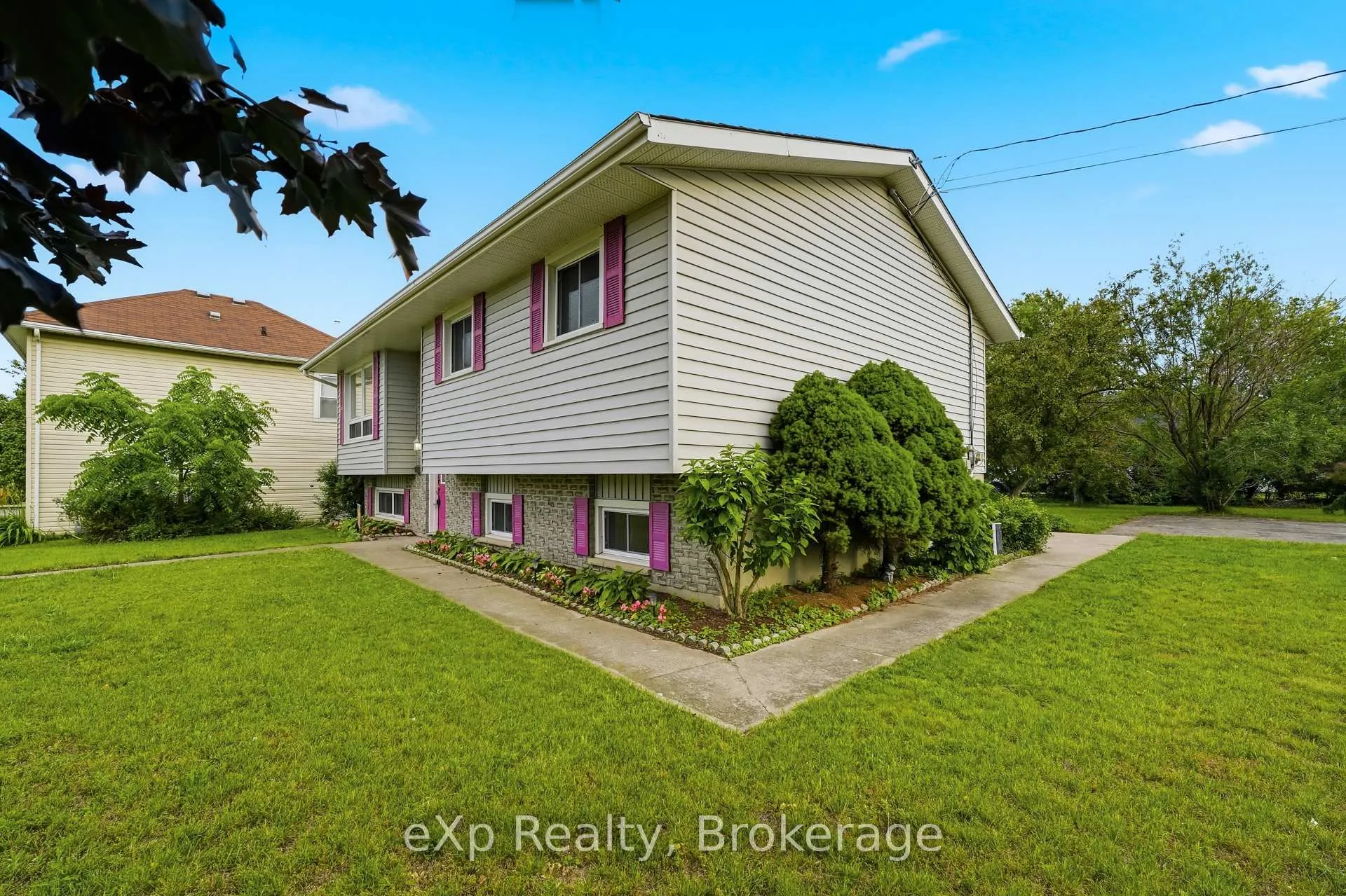 Photo 3 of 342 Front Street, Quinte West, Trenton Ward — HOMEH