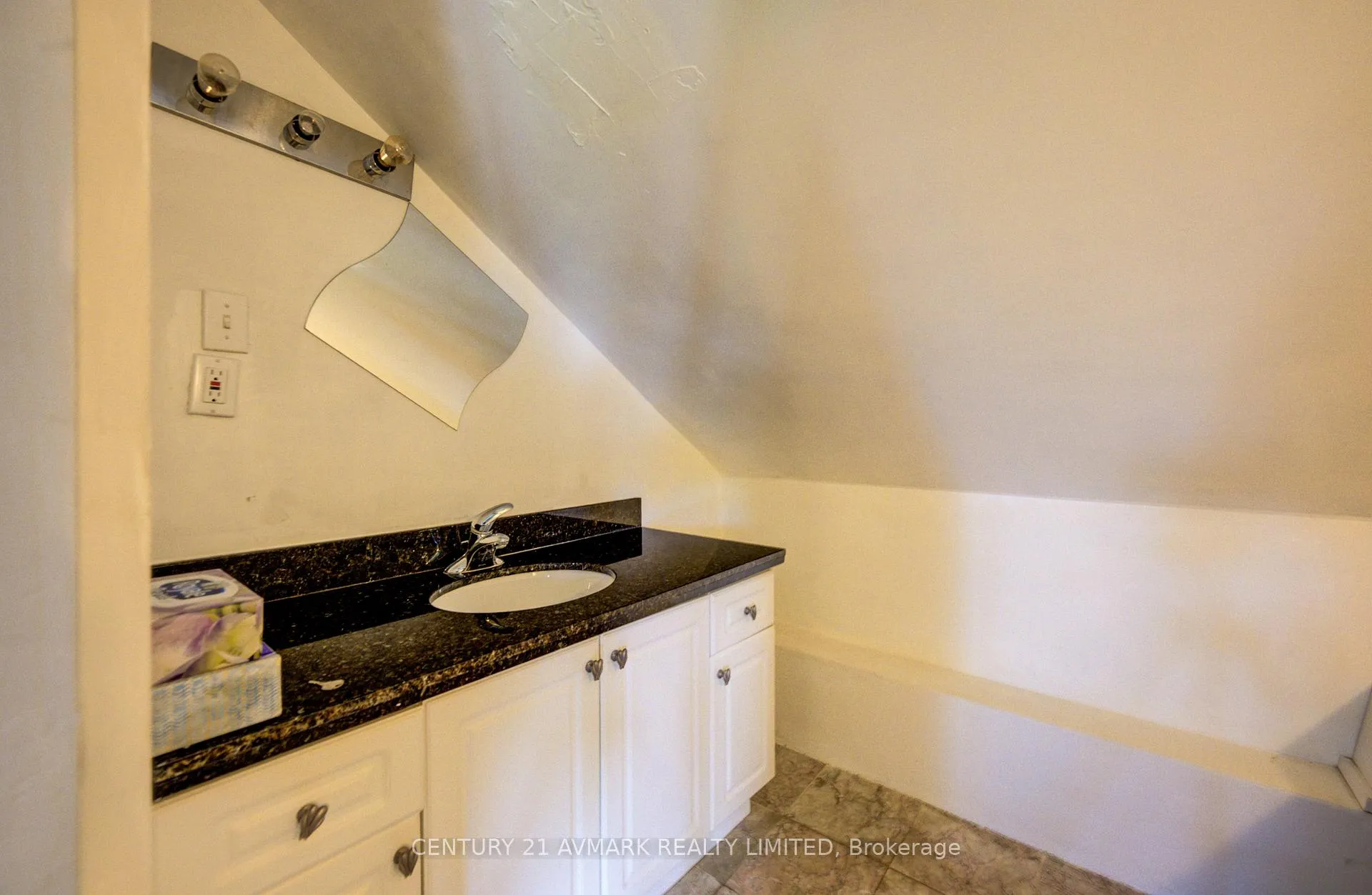 Photo 31 of 3332 King Street, Lincoln, Lincoln-Jordan/Vineland — HOMEH