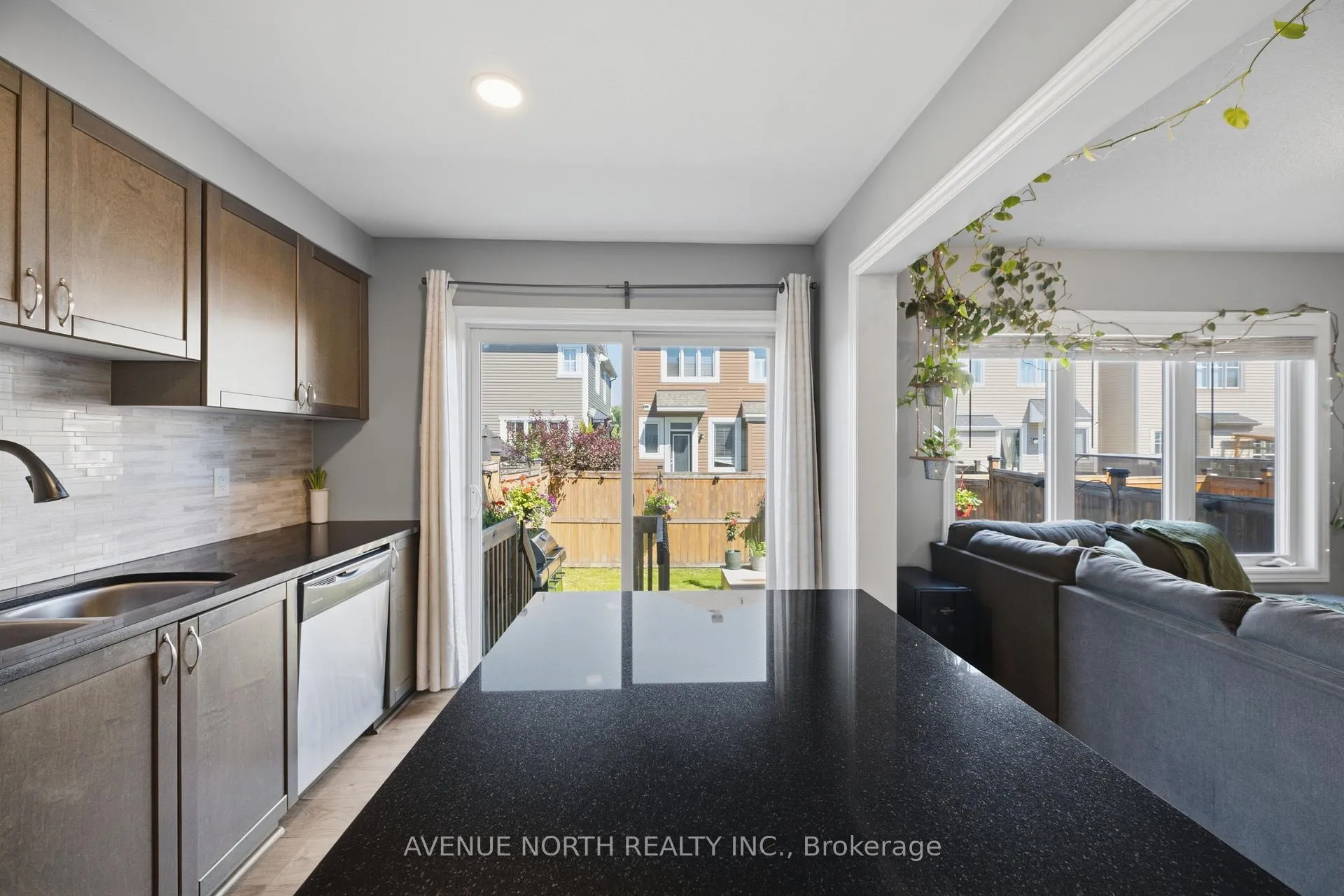 Photo 15 of 558 Ensatina Crescent, Ottawa, Barrhaven - Half Moon Bay — HOMEH