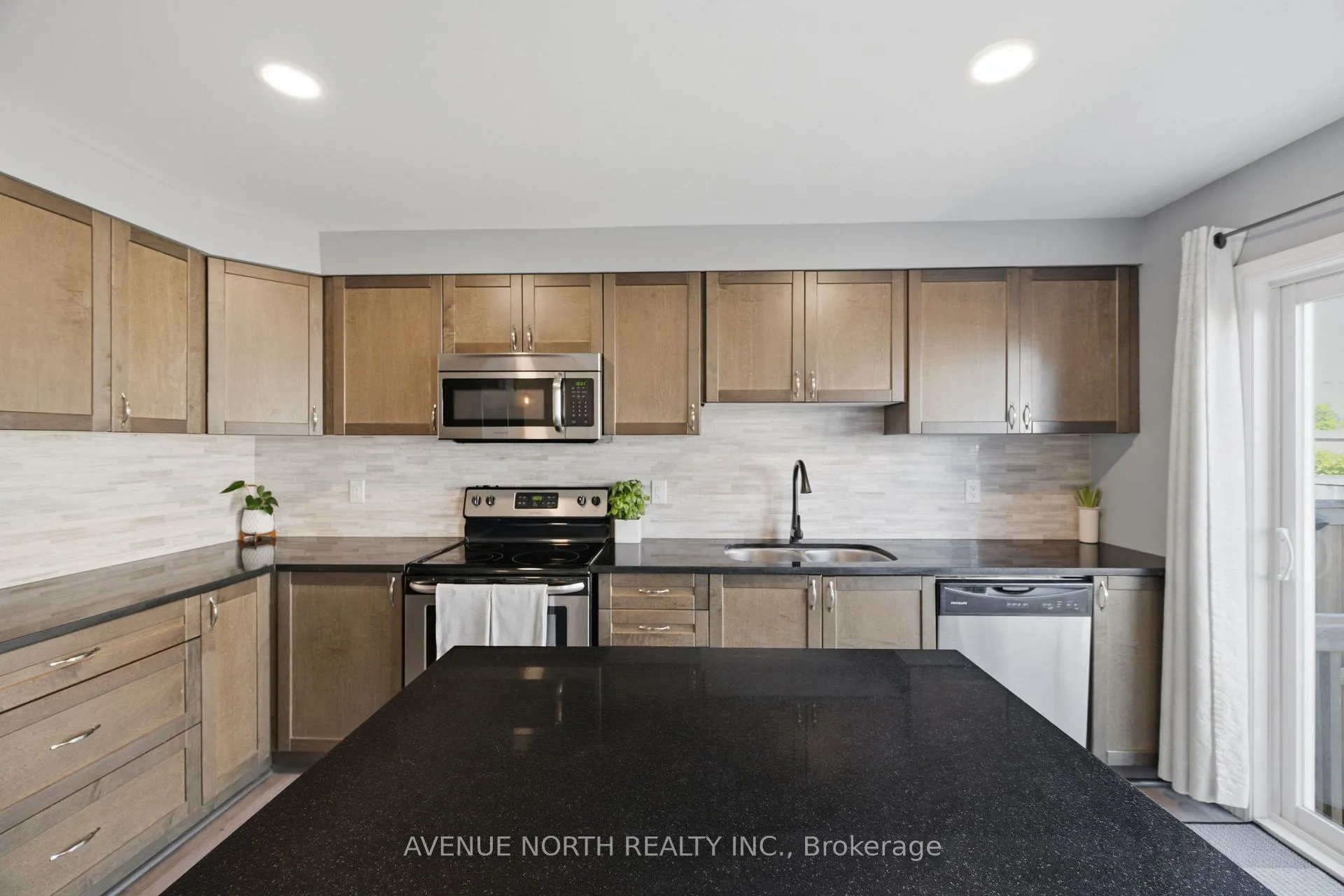 Photo 19 of 558 Ensatina Crescent, Ottawa, Barrhaven - Half Moon Bay — HOMEH