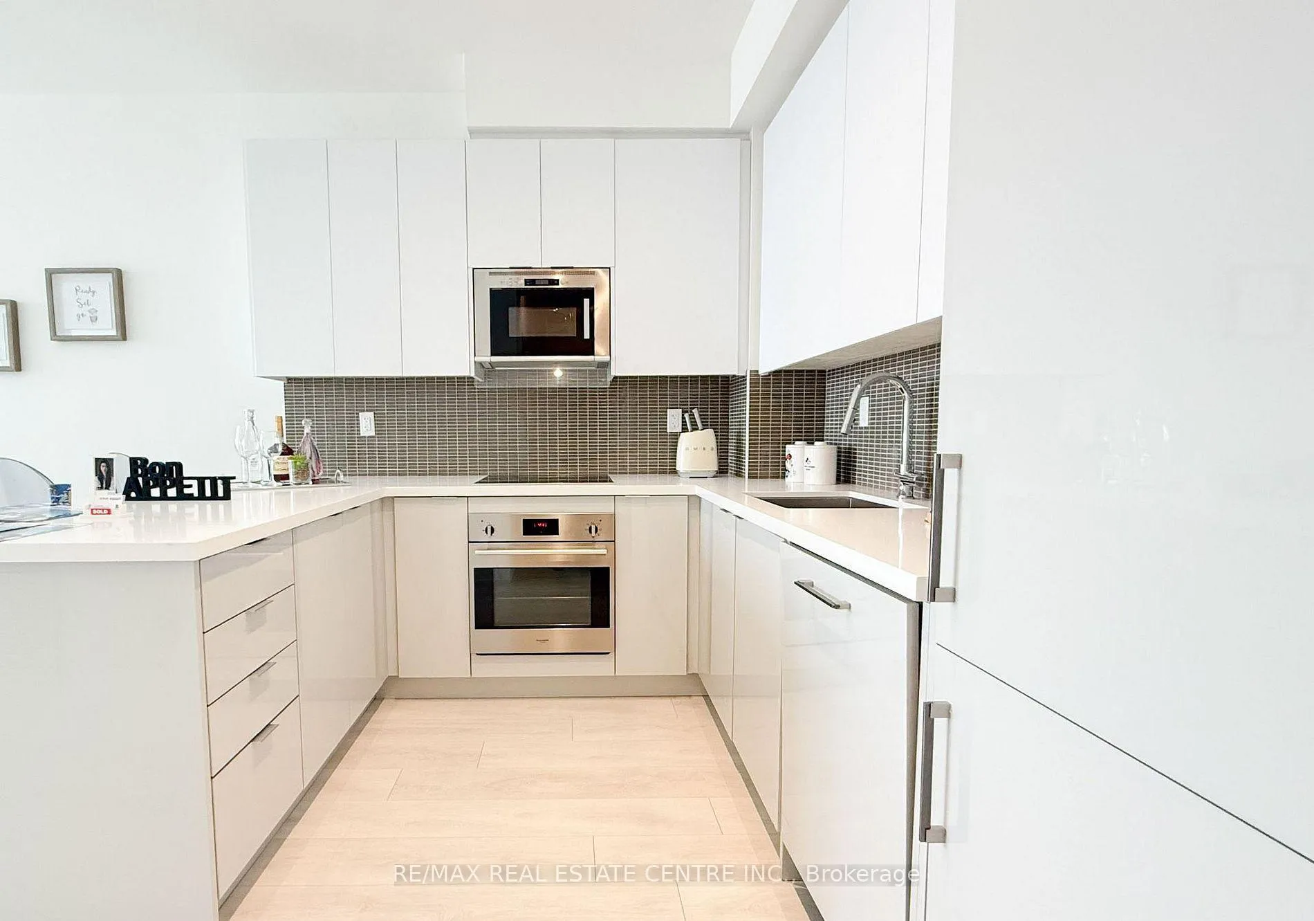 Photo 6 of Unit 1210, 2916 Highway 7 Road, Vaughan, Concord — HOMEH