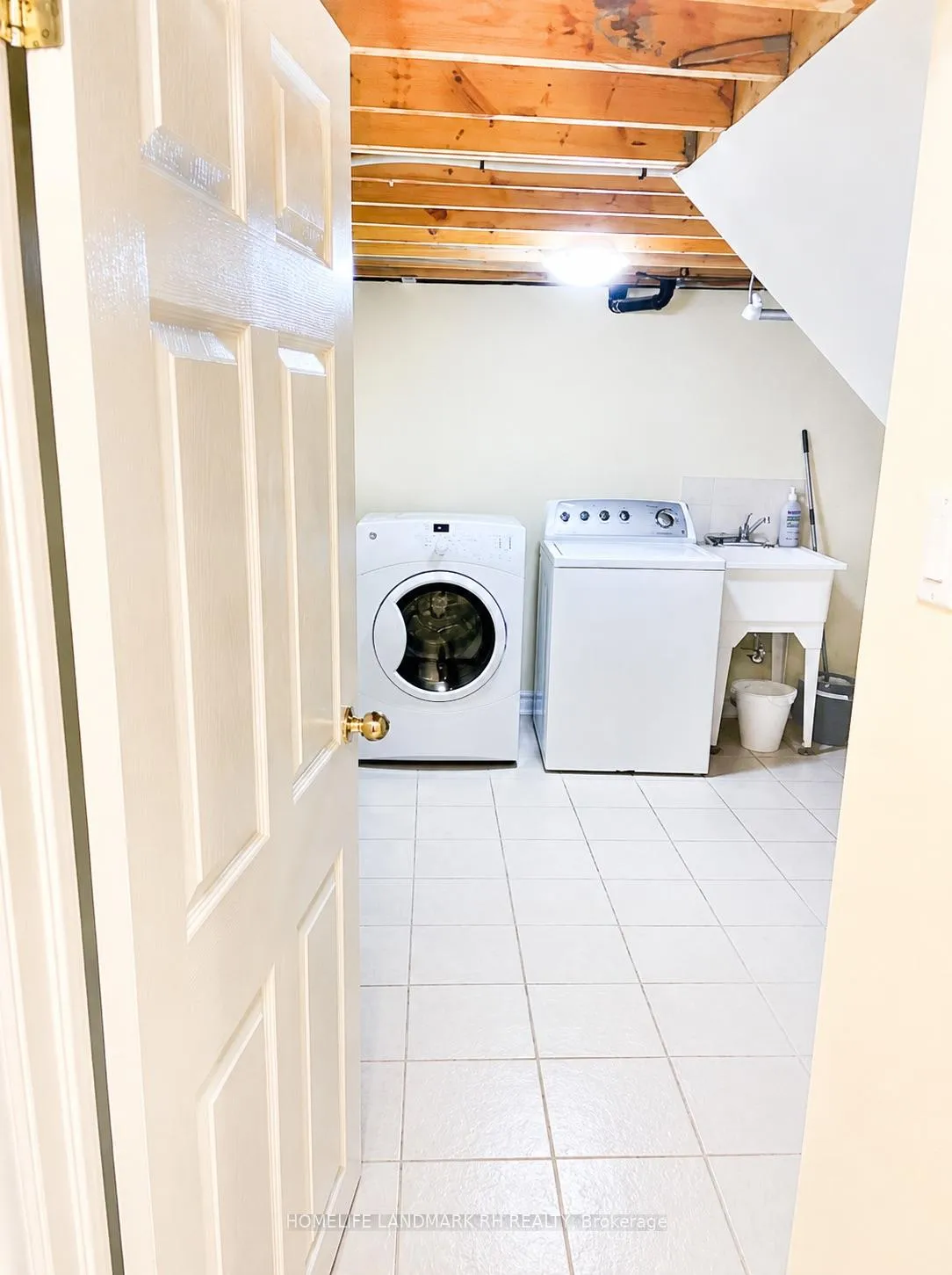 Photo 5 of 226 Helen Avenue, Markham, Village Green-South Unionville — HOMEH