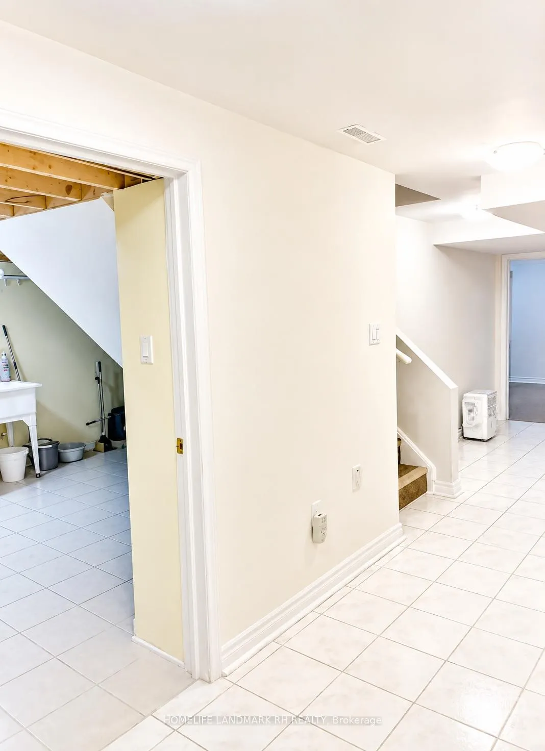 Photo 6 of 226 Helen Avenue, Markham, Village Green-South Unionville — HOMEH
