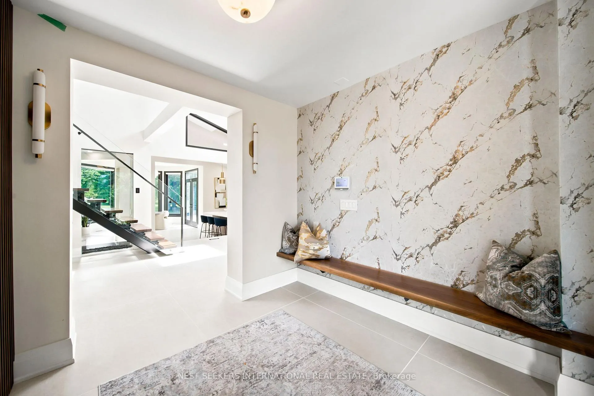 Photo 5 of 31 Winter Road, King, King City — HOMEH