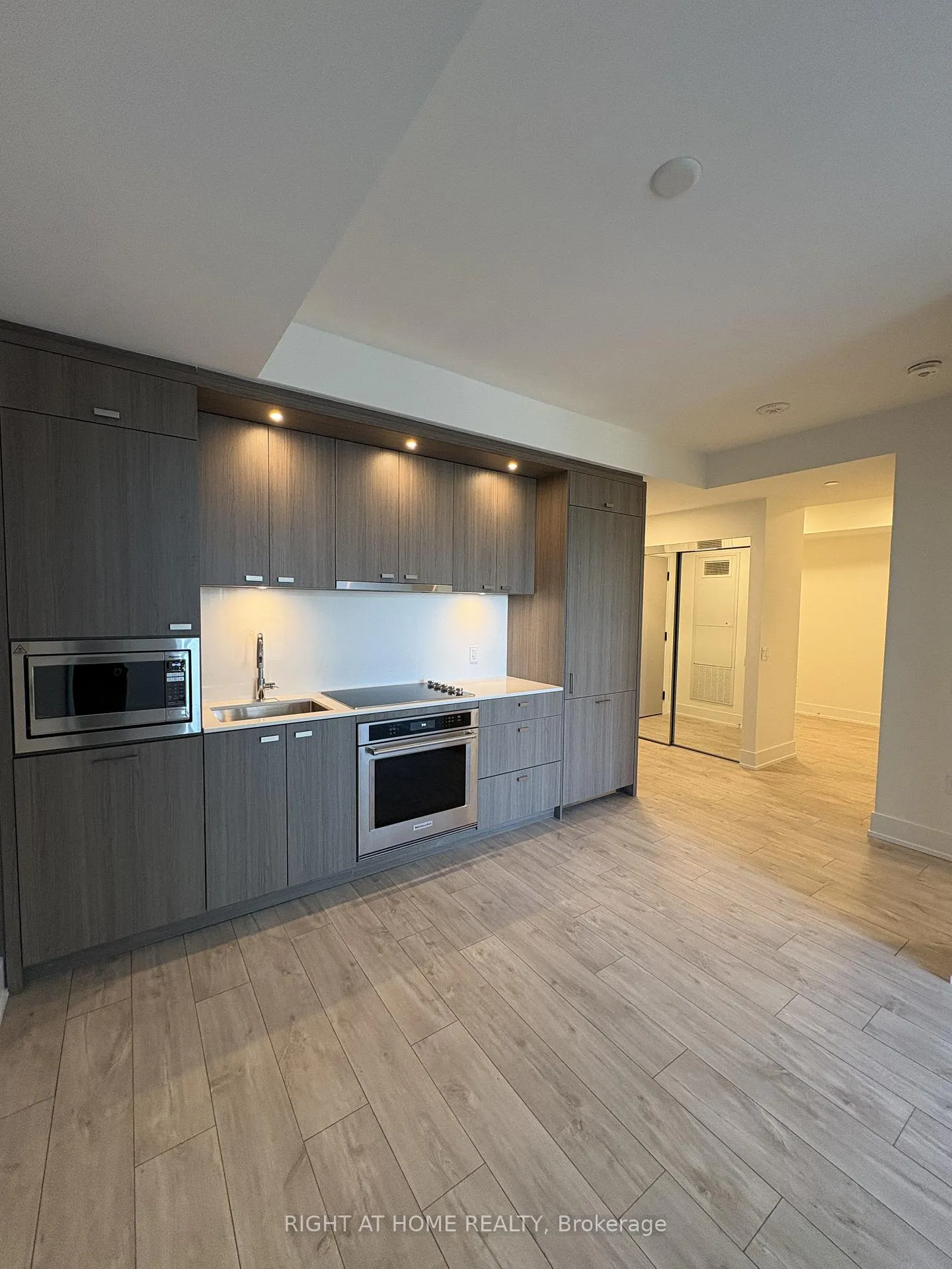 Photo 3 of Unit 832, 858 Dupont Street, Toronto, Dovercourt-Wallace Emerson-Junction — HOMEH