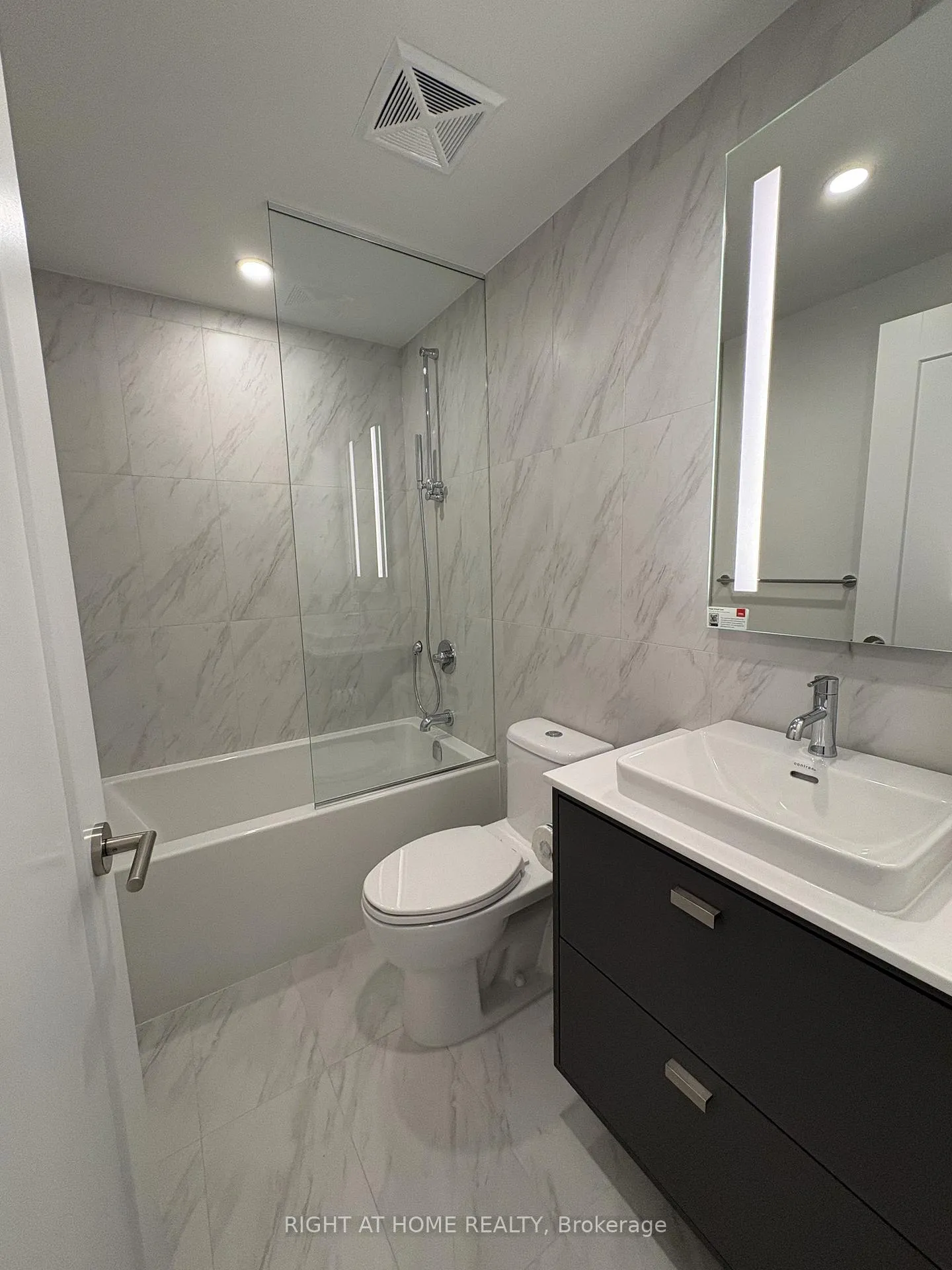 Photo 5 of Unit 832, 858 Dupont Street, Toronto, Dovercourt-Wallace Emerson-Junction — HOMEH