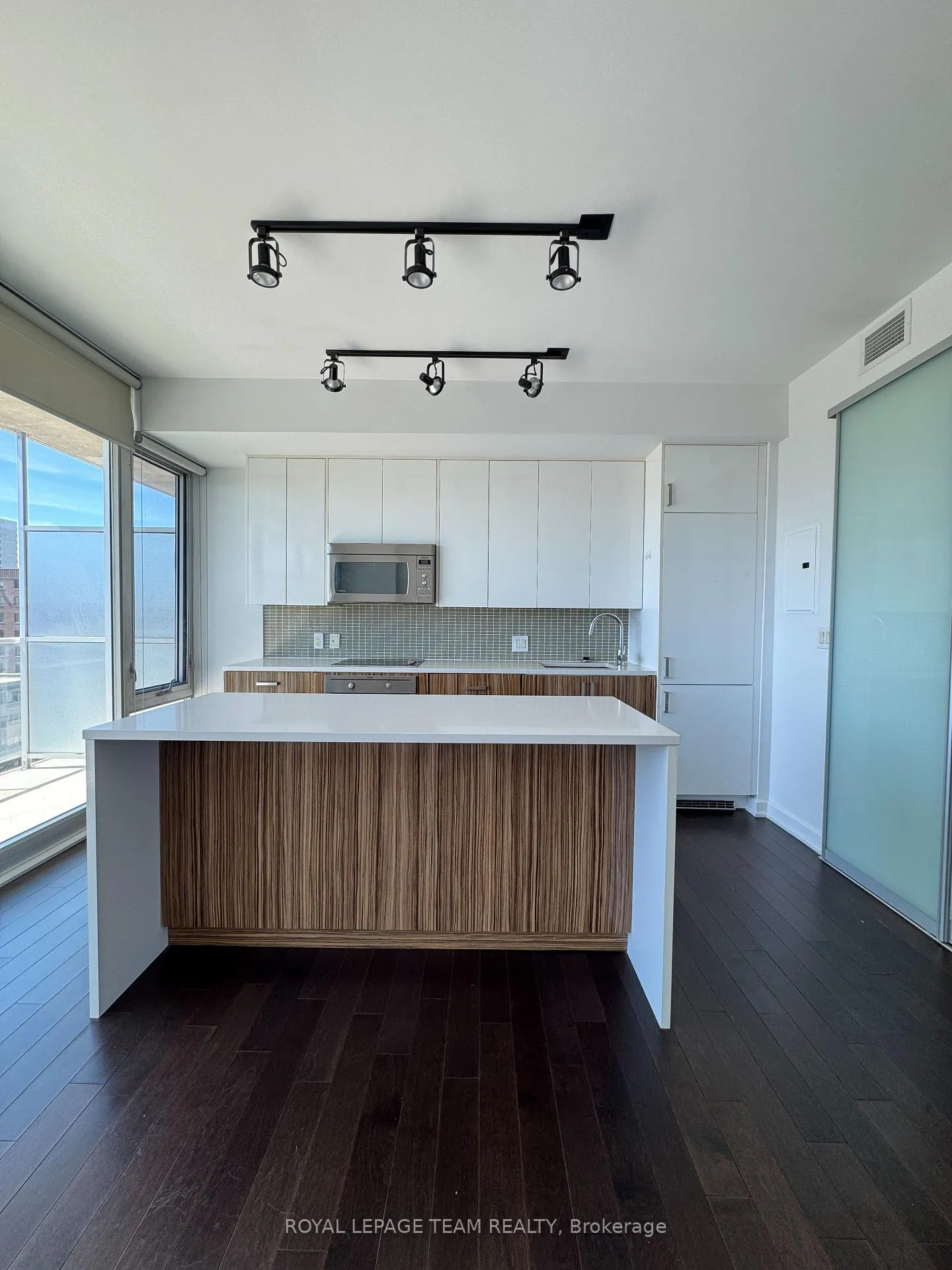 Photo 3 of Unit 806, 300 Lisgar Street, Ottawa, Ottawa Centre — HOMEH