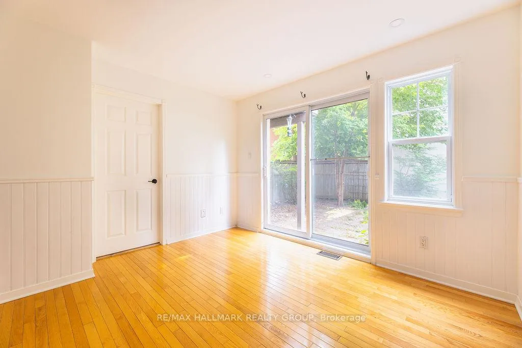 Photo 6 of 257 Mart Circle, Ottawa, Manor Park — HOMEH