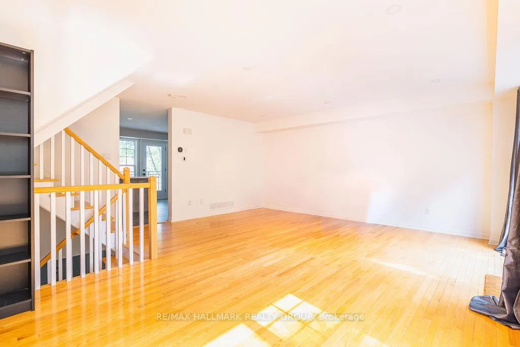 Photo 11 of 257 Mart Circle, Ottawa, Manor Park — HOMEH