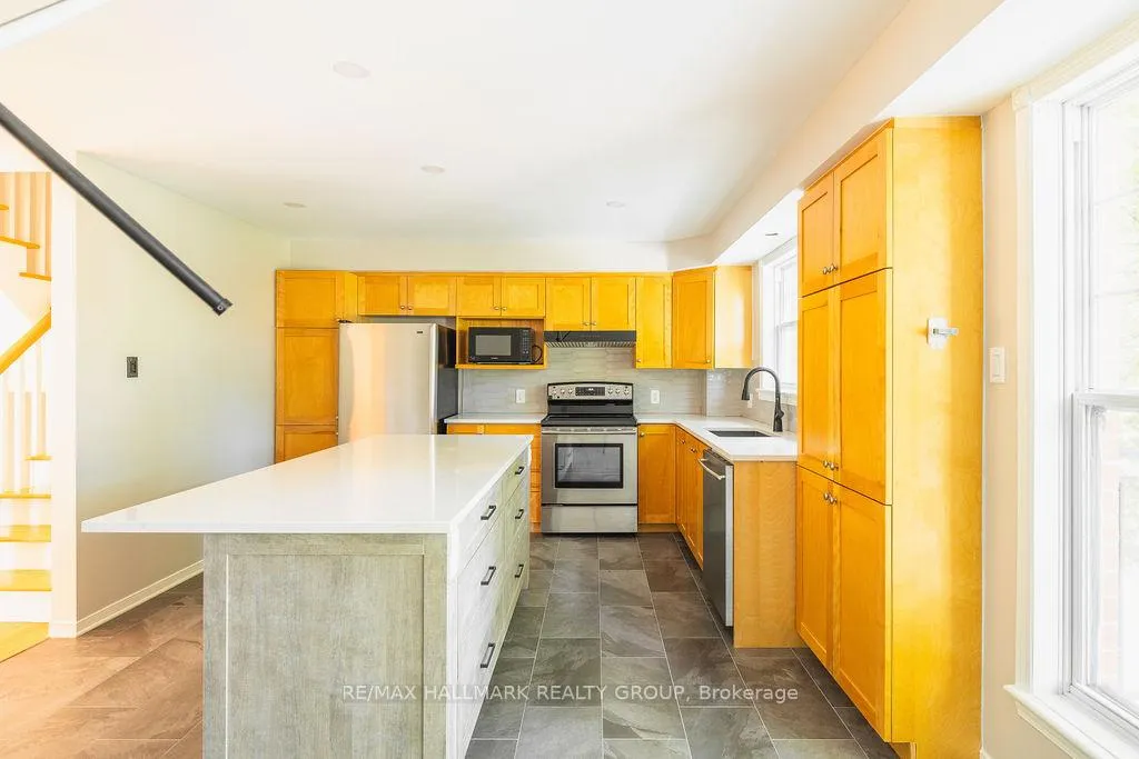 Photo 15 of 257 Mart Circle, Ottawa, Manor Park — HOMEH