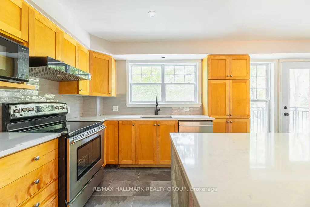 Photo 19 of 257 Mart Circle, Ottawa, Manor Park — HOMEH