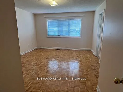 Photo 11 of 16 Harry Swingler Drive, Markham, Victoria Manor-Jennings Gate — HOMEH