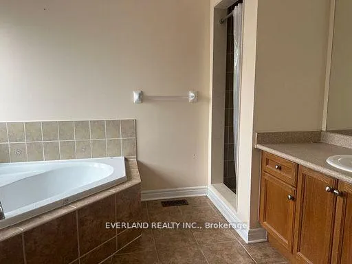 Photo 12 of 16 Harry Swingler Drive, Markham, Victoria Manor-Jennings Gate — HOMEH