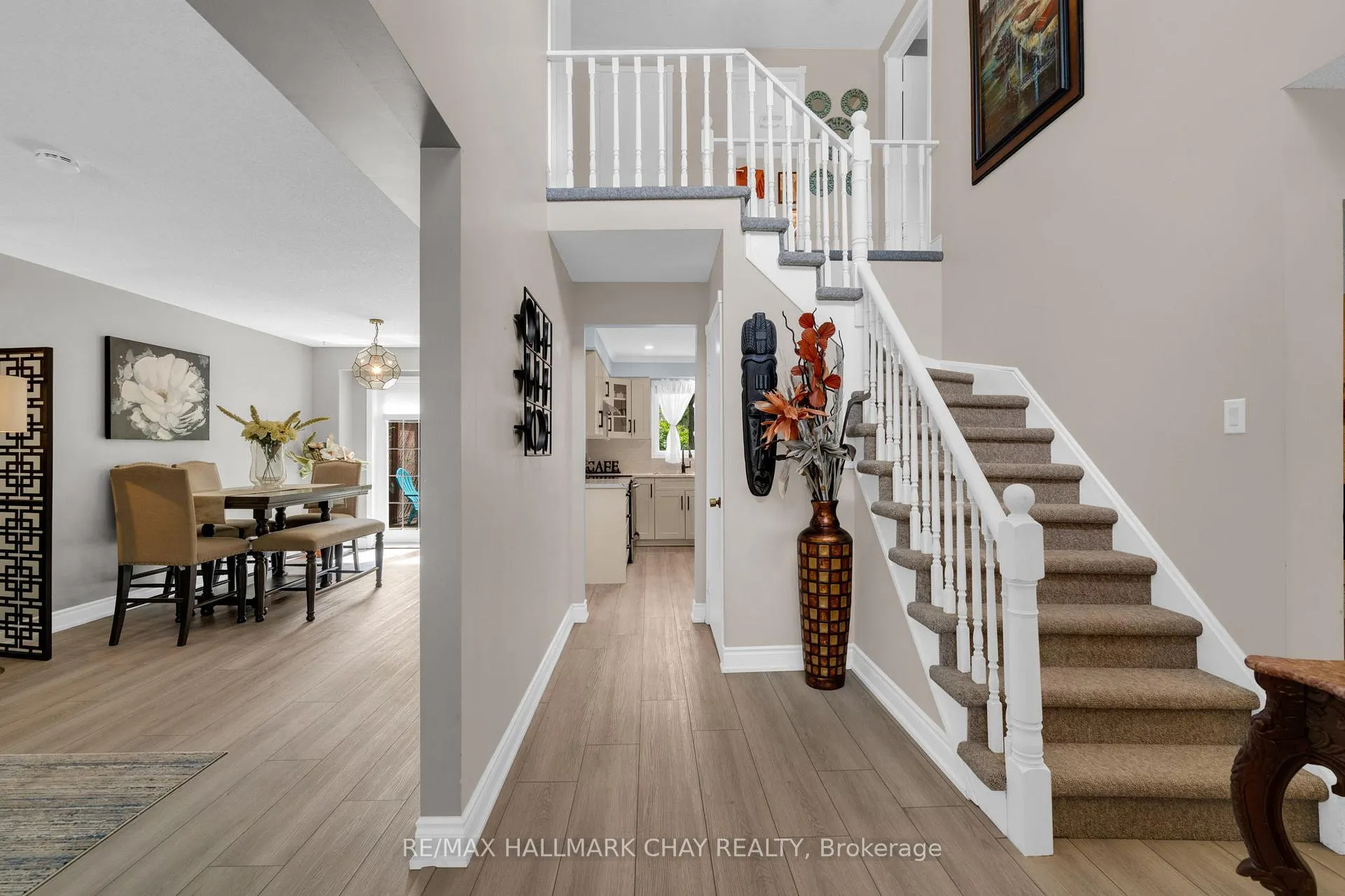 Photo 4 of 230 Browning Trail, Barrie, Letitia Heights — HOMEH