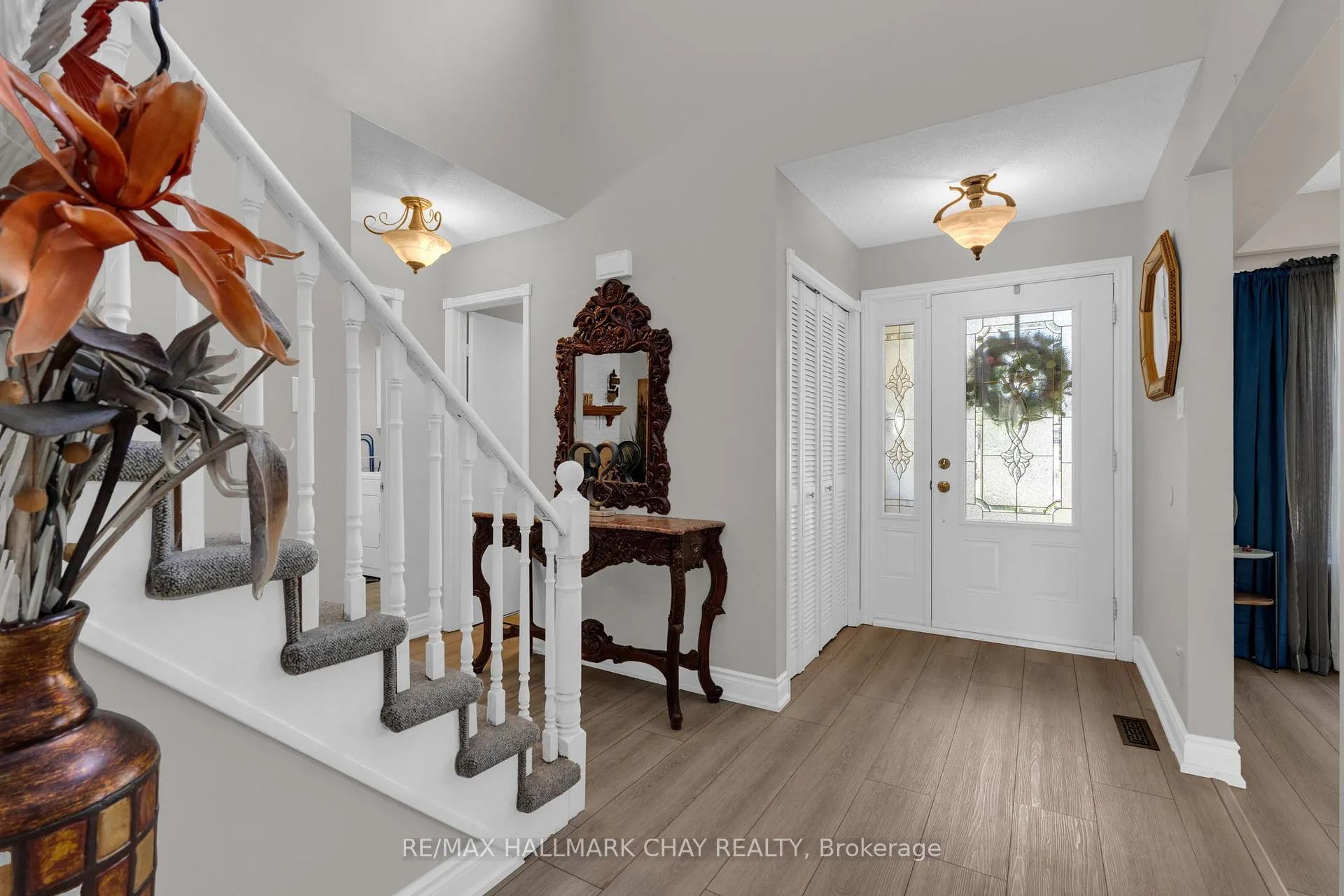 Photo 5 of 230 Browning Trail, Barrie, Letitia Heights — HOMEH