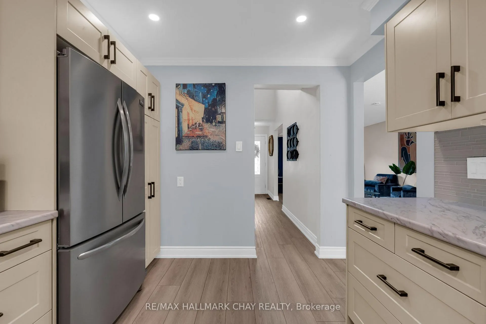 Photo 12 of 230 Browning Trail, Barrie, Letitia Heights — HOMEH