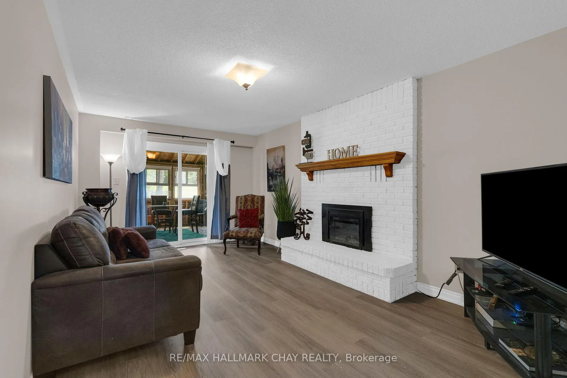 Photo 13 of 230 Browning Trail, Barrie, Letitia Heights — HOMEH