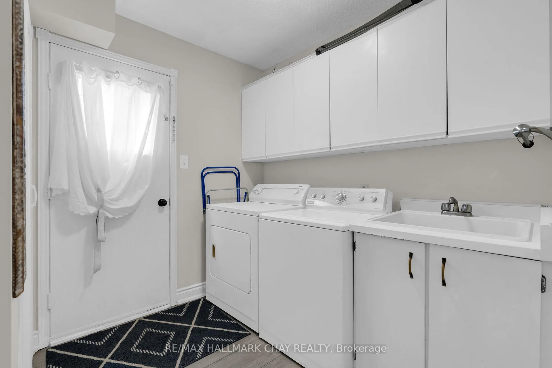 Photo 15 of 230 Browning Trail, Barrie, Letitia Heights — HOMEH