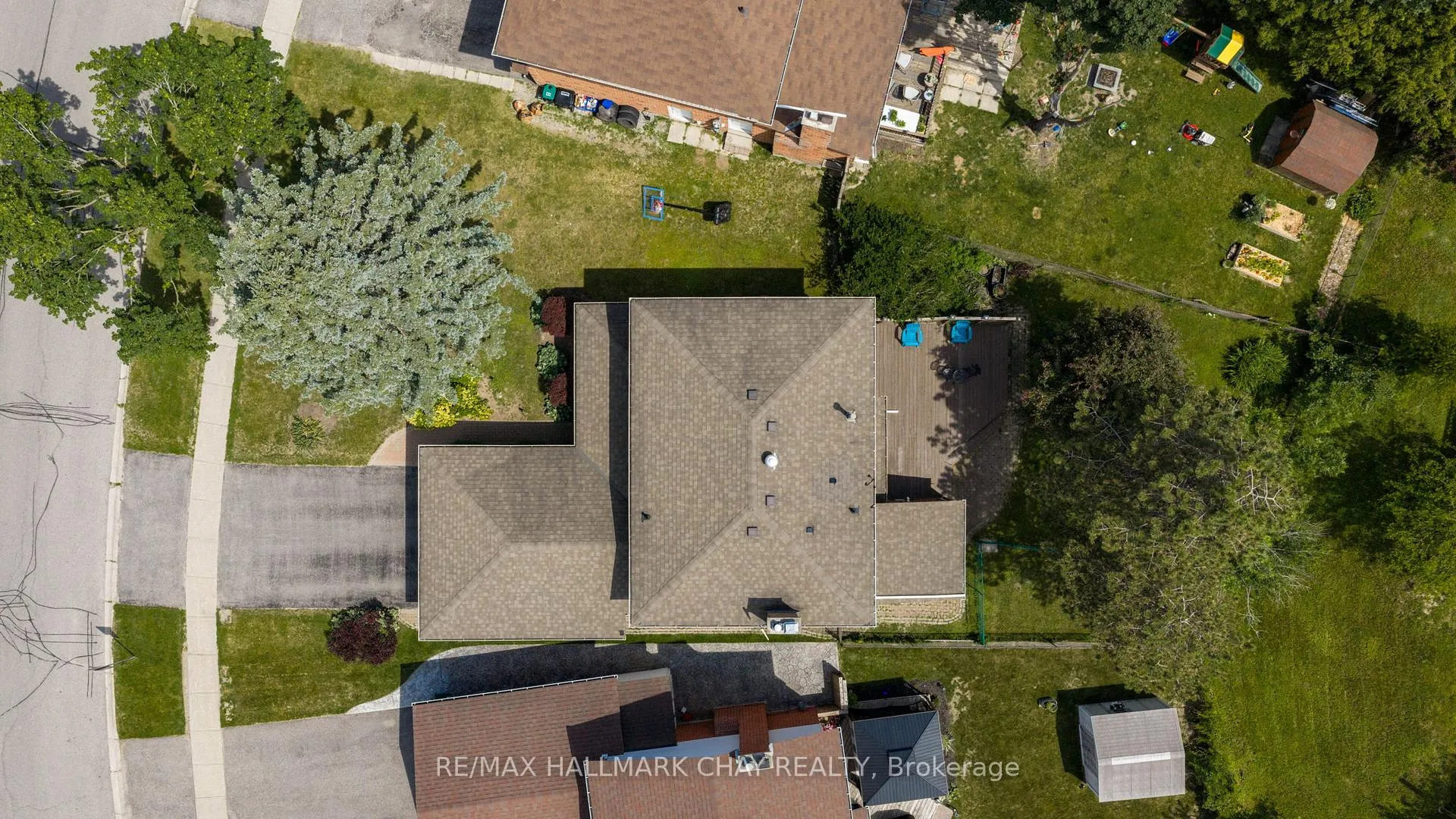 Photo 27 of 230 Browning Trail, Barrie, Letitia Heights — HOMEH