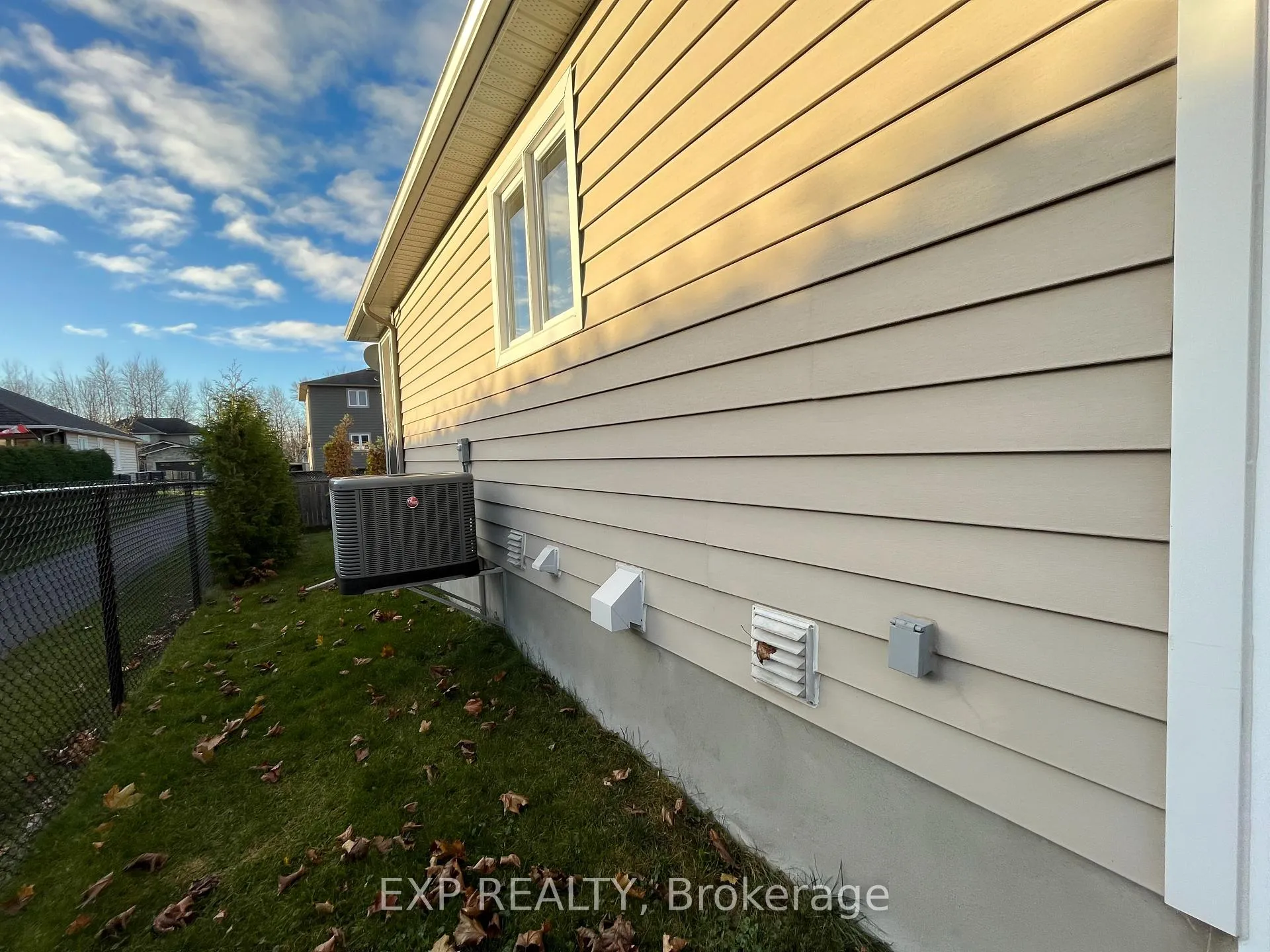 Photo 20 of 28 Settlement Lane, Russell, Village of Russell — HOMEH