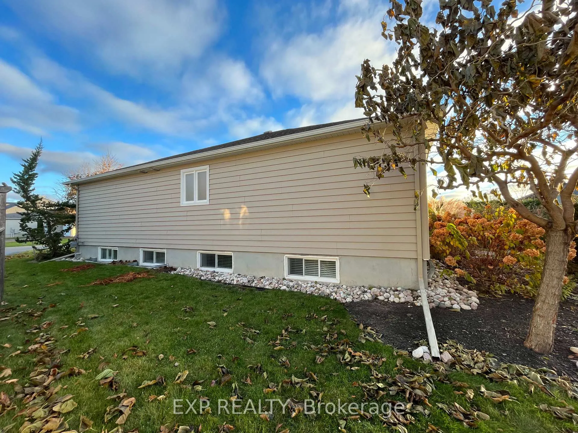 Photo 22 of 28 Settlement Lane, Russell, Village of Russell — HOMEH