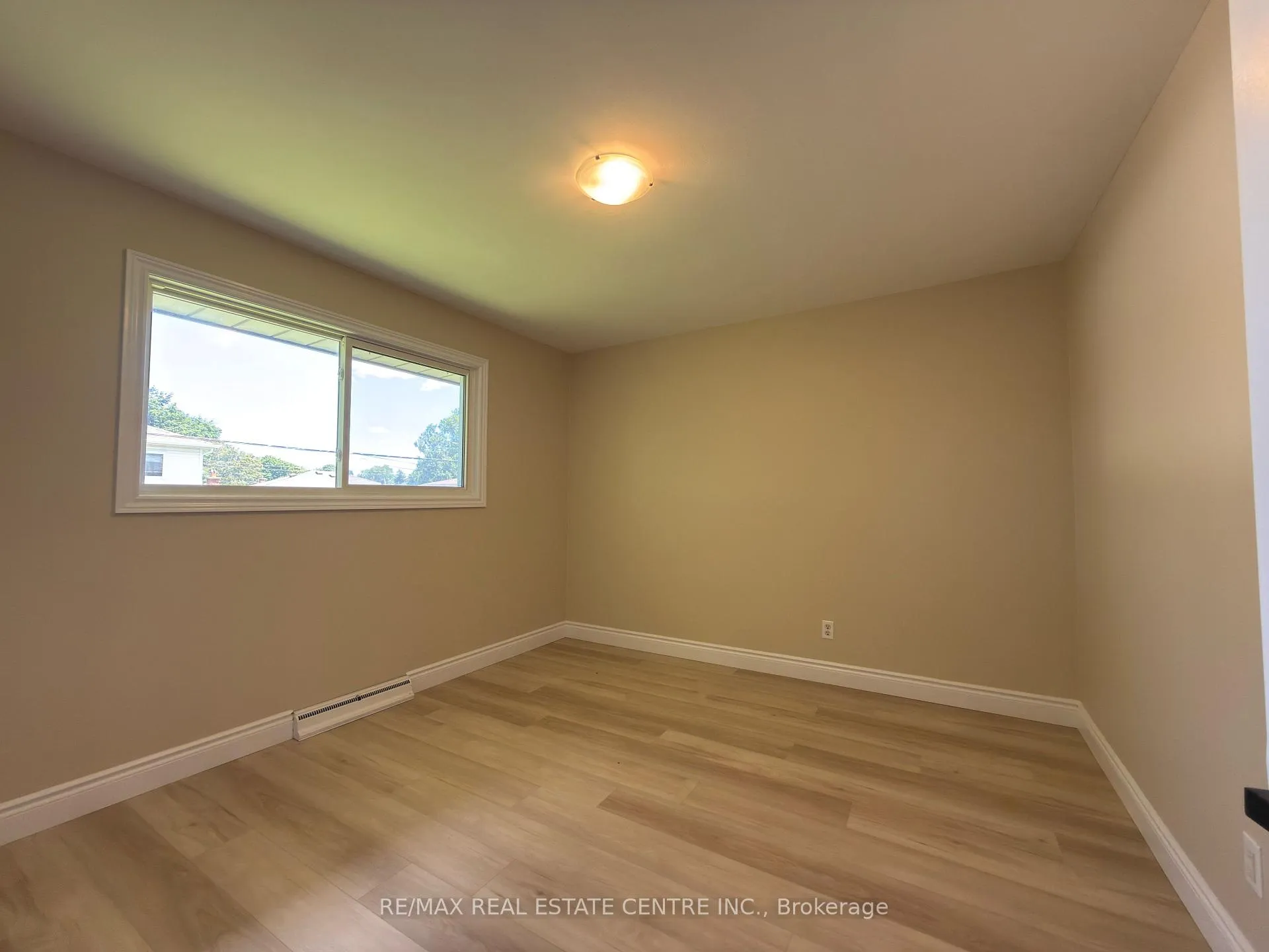 Photo 7 of Unit UPPER, 53 Guelph Street, Guelph, Junction/Onward Willow — HOMEH