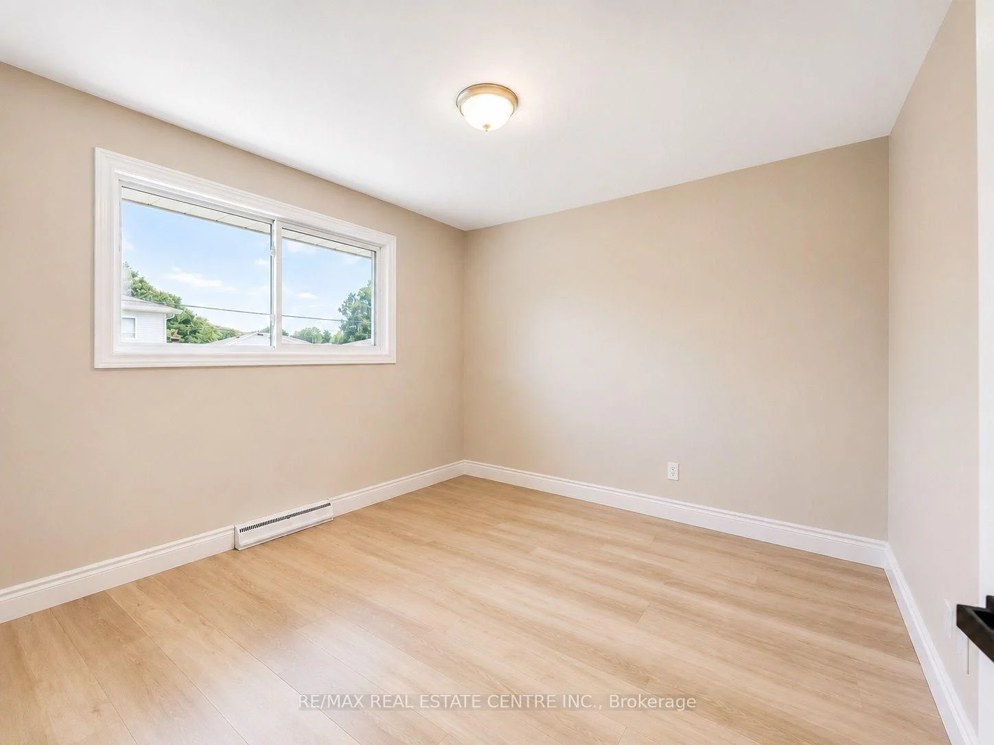 Photo 8 of Unit UPPER, 53 Guelph Street, Guelph, Junction/Onward Willow — HOMEH