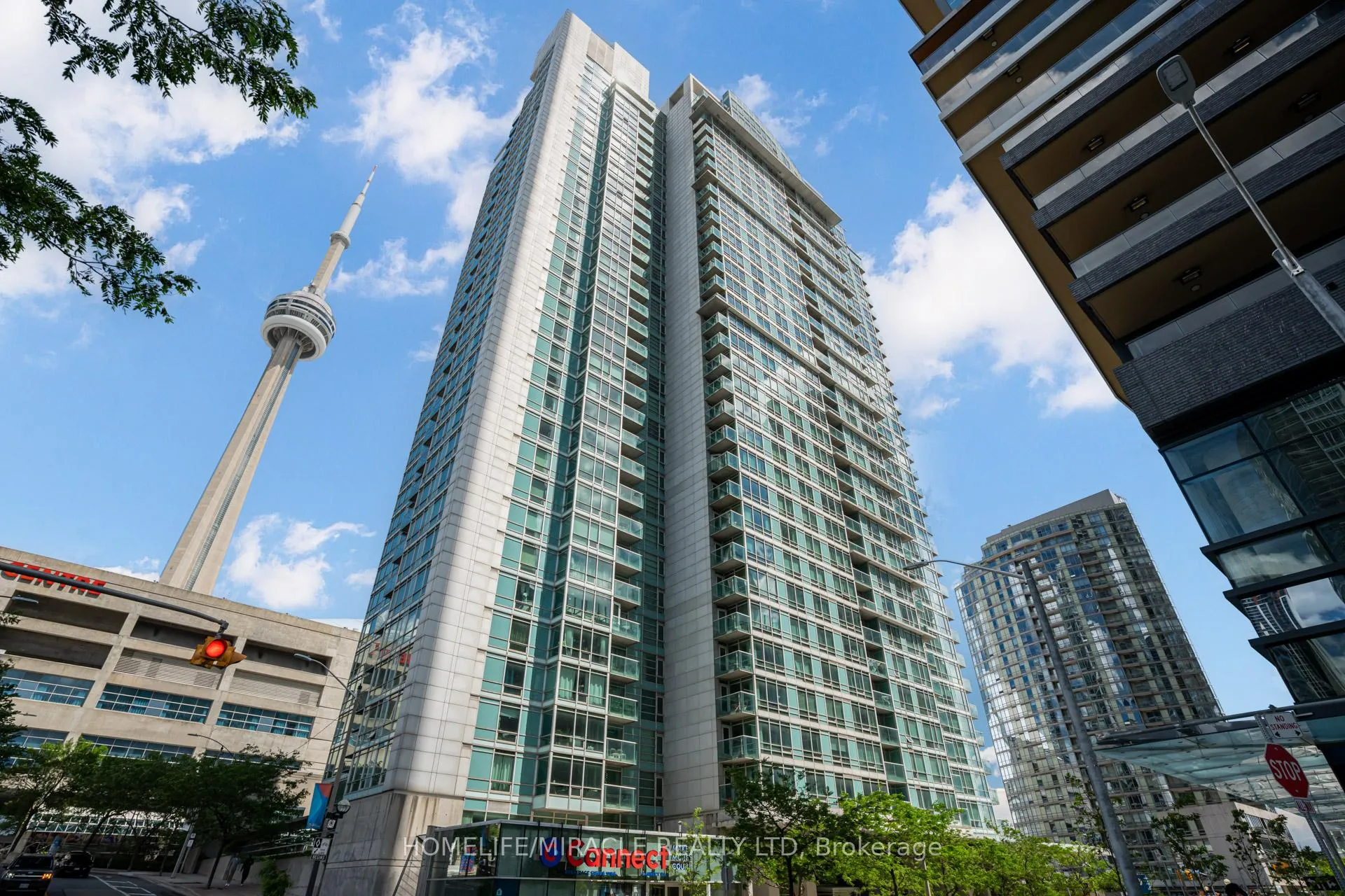 Front of Unit 201, 81 Navy Wharf Court