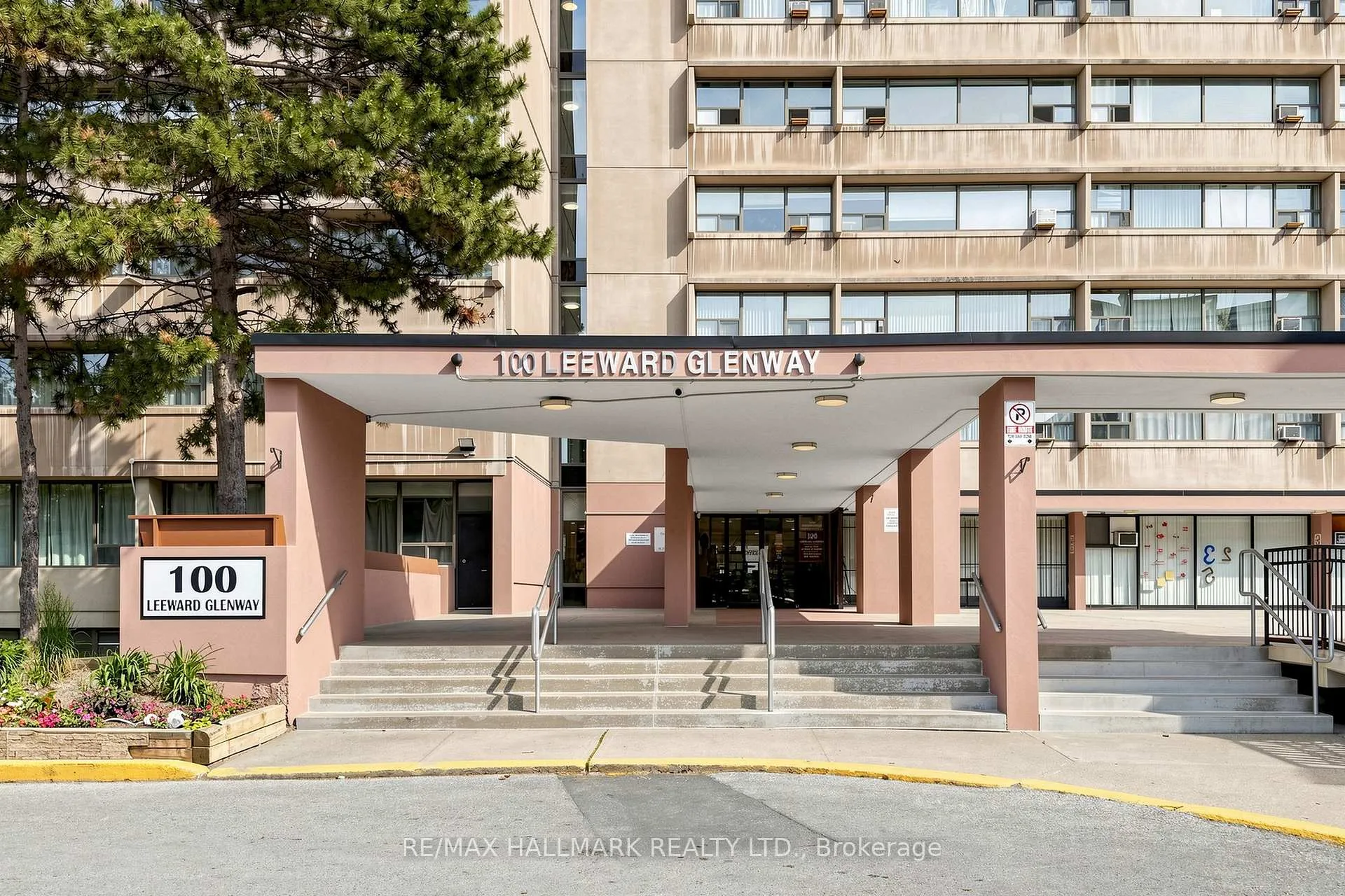 Photo 1 of Unit 701, 100 Leeward Glenway, Toronto, Flemingdon Park — HOMEH