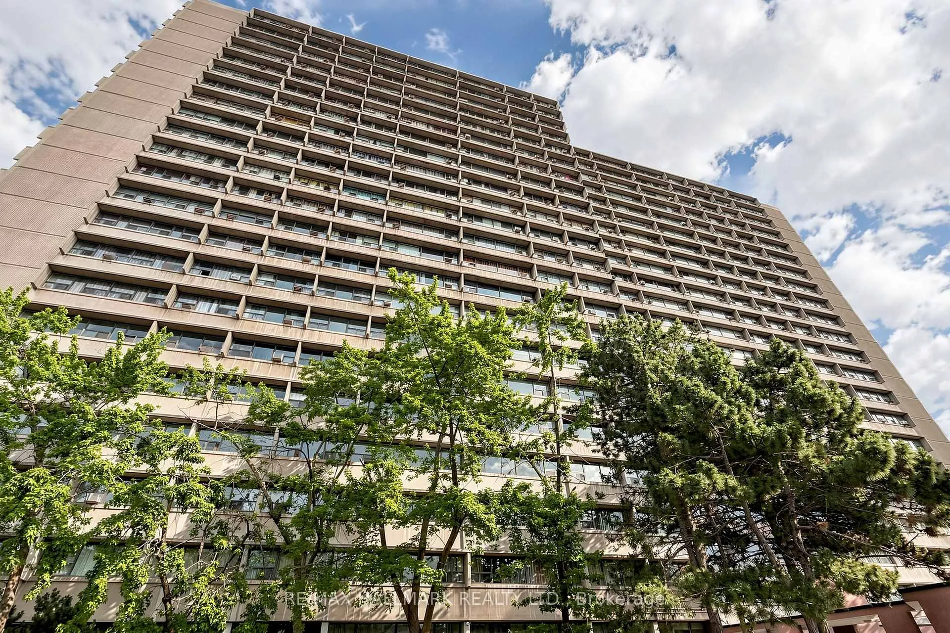 Photo 3 of Unit 701, 100 Leeward Glenway, Toronto, Flemingdon Park — HOMEH