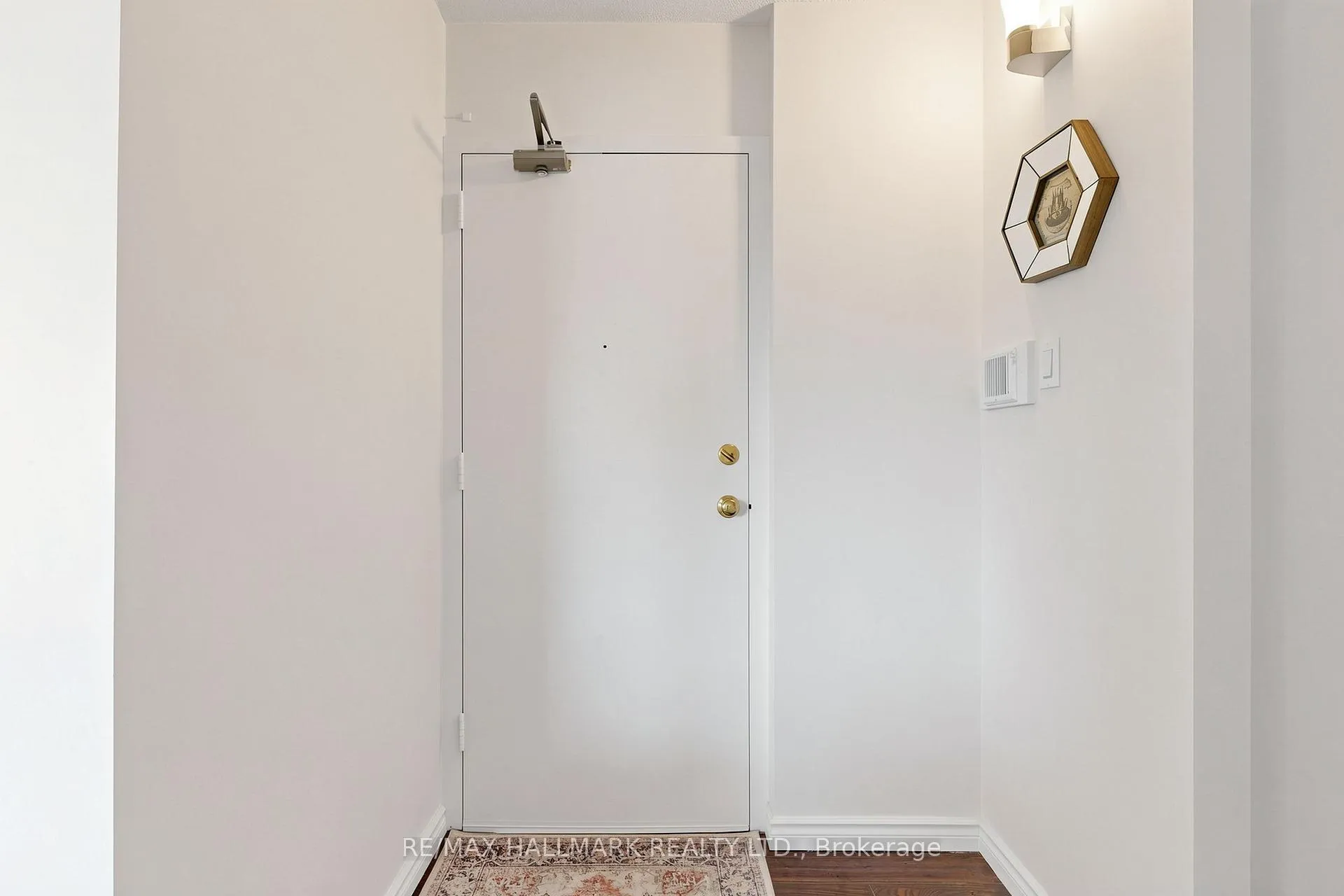 Photo 5 of Unit 701, 100 Leeward Glenway, Toronto, Flemingdon Park — HOMEH