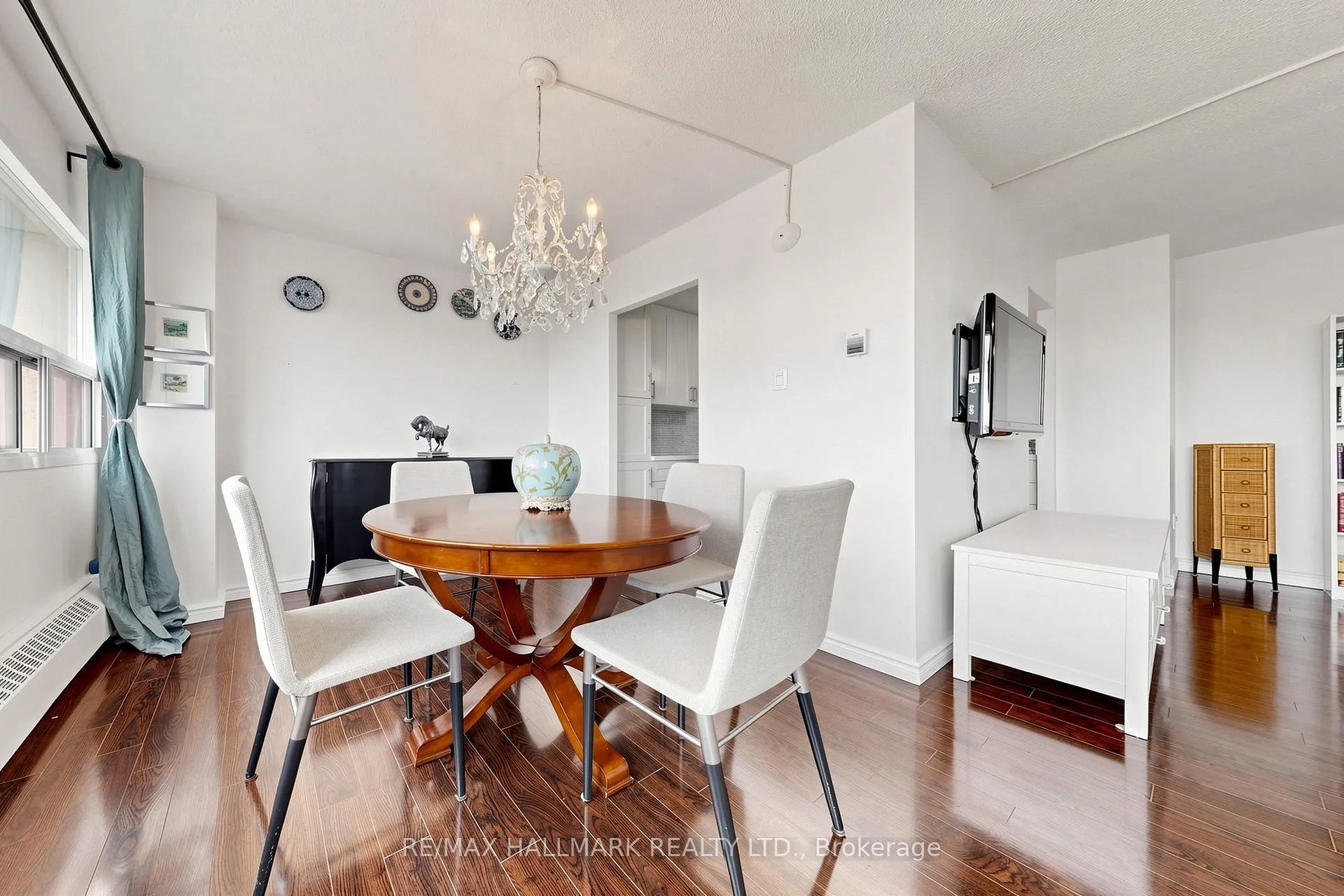 Photo 10 of Unit 701, 100 Leeward Glenway, Toronto, Flemingdon Park — HOMEH