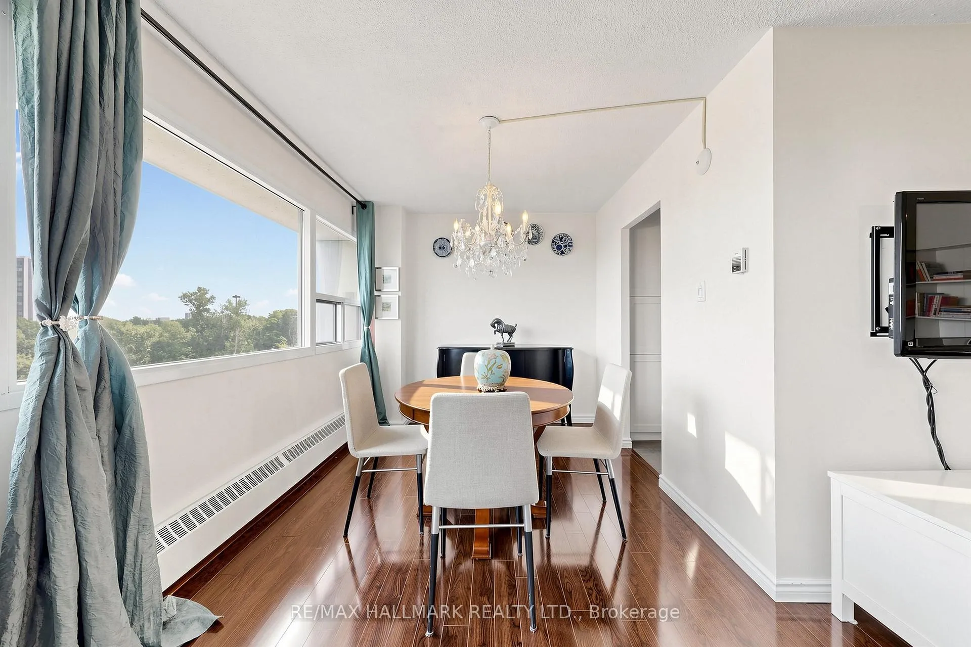 Photo 11 of Unit 701, 100 Leeward Glenway, Toronto, Flemingdon Park — HOMEH