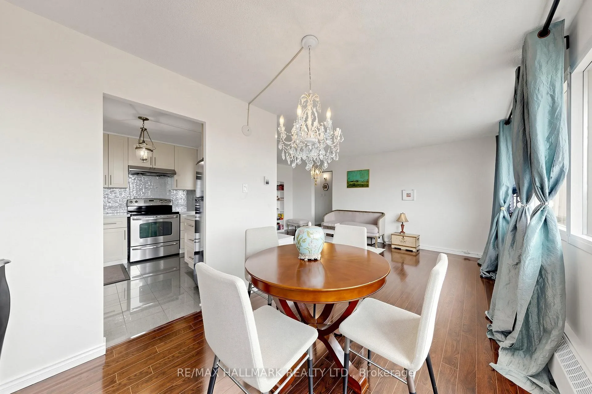 Photo 12 of Unit 701, 100 Leeward Glenway, Toronto, Flemingdon Park — HOMEH