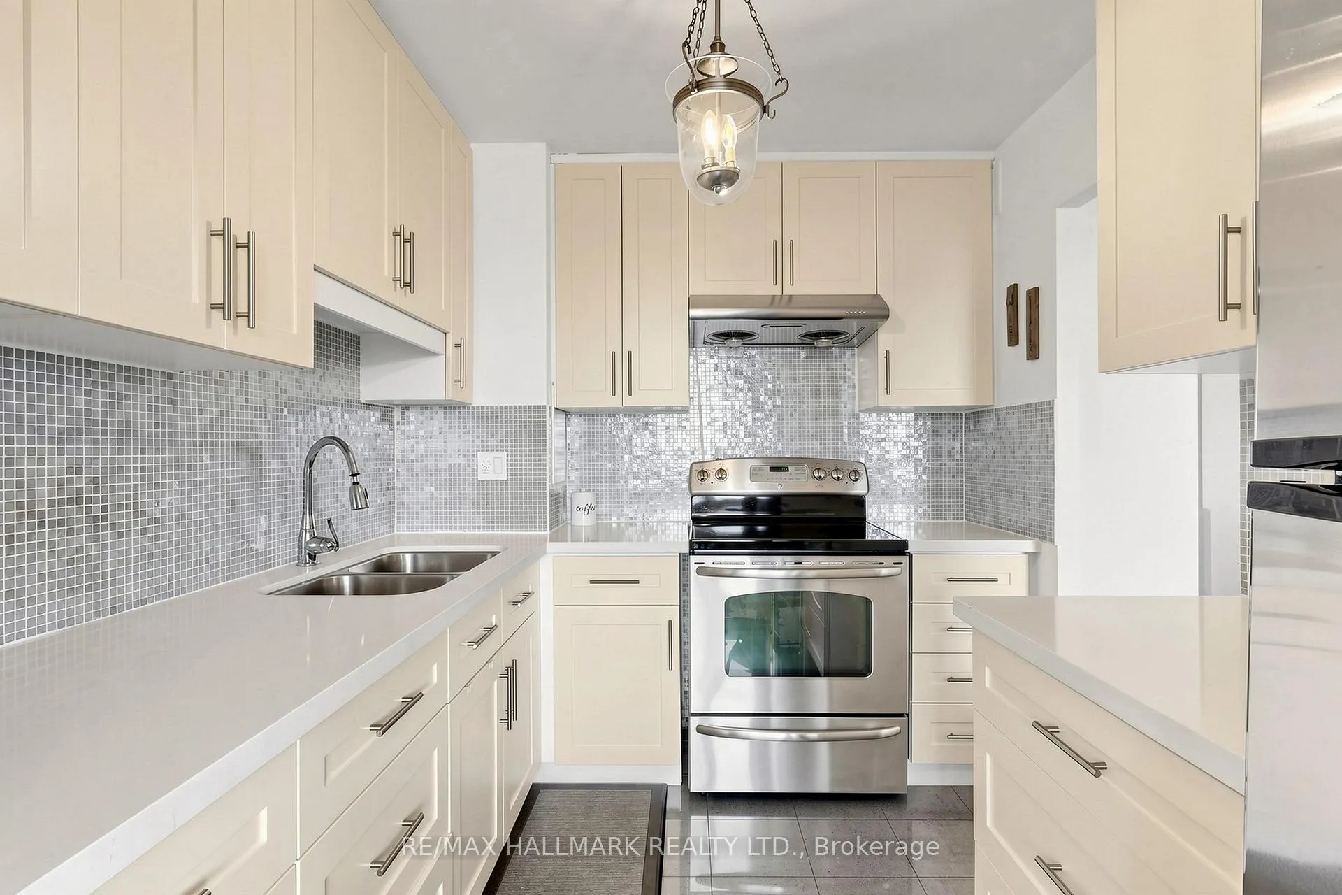 Photo 16 of Unit 701, 100 Leeward Glenway, Toronto, Flemingdon Park — HOMEH