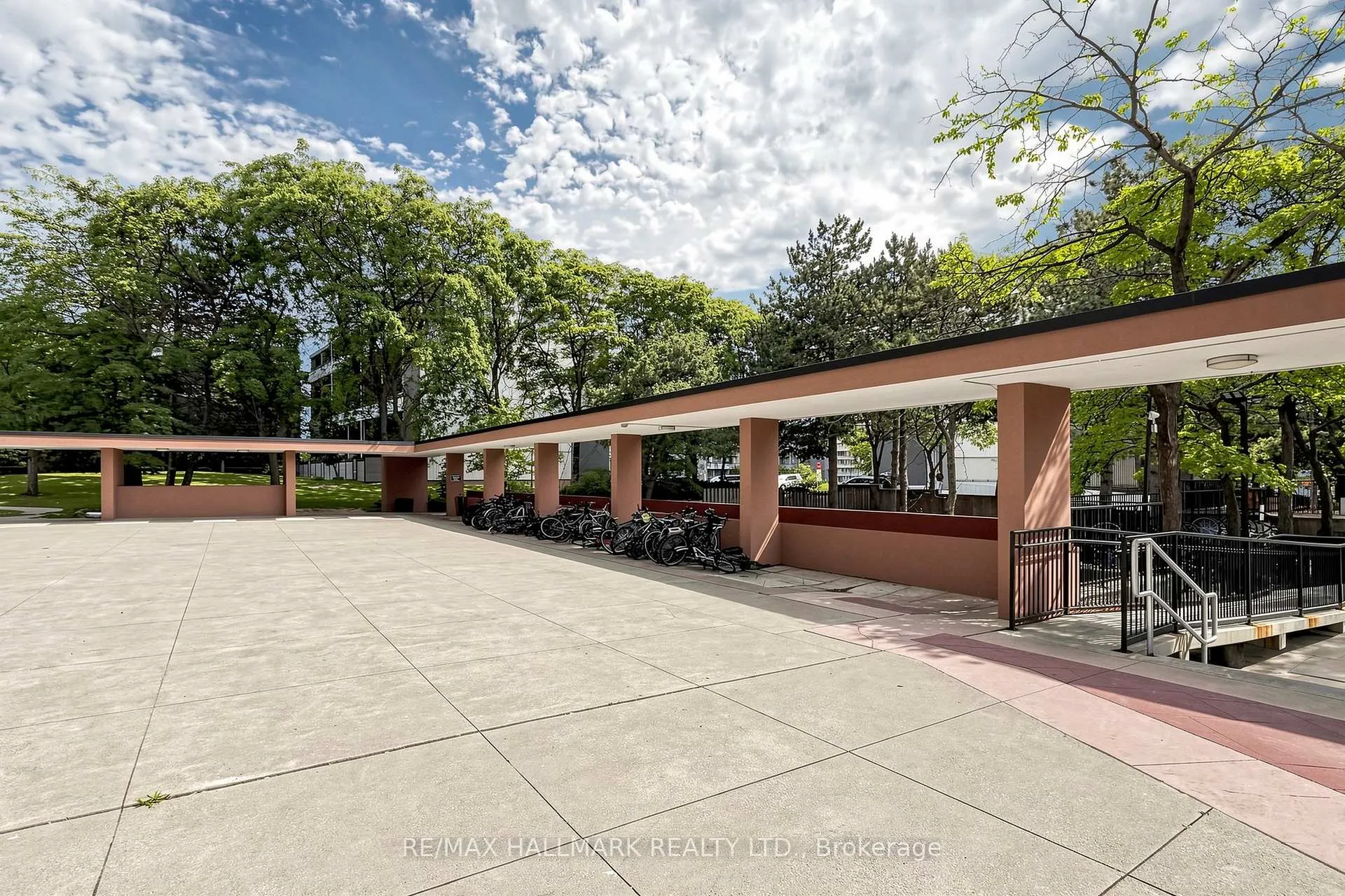 Photo 23 of Unit 701, 100 Leeward Glenway, Toronto, Flemingdon Park — HOMEH