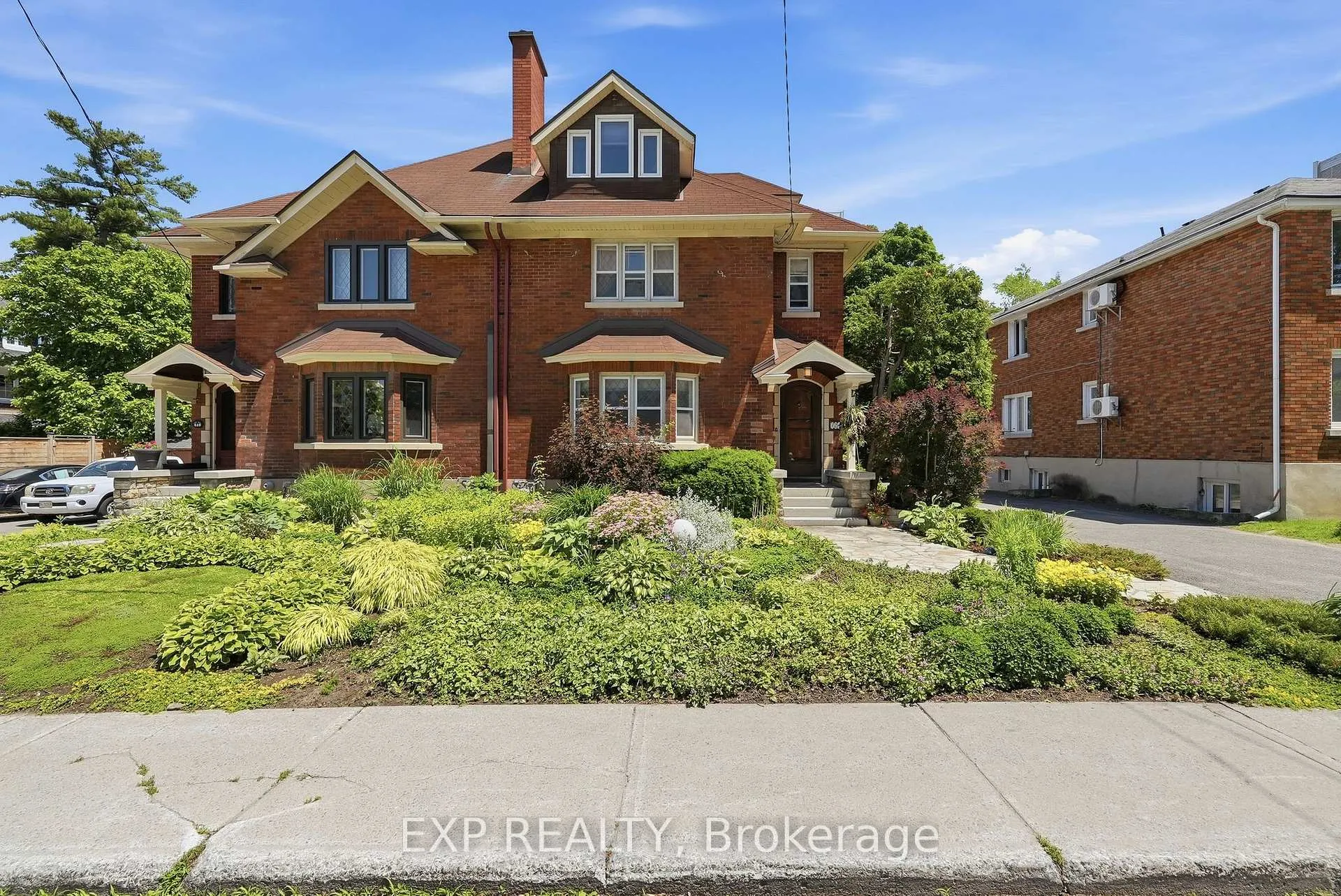 Front of 421 Hamilton Avenue S