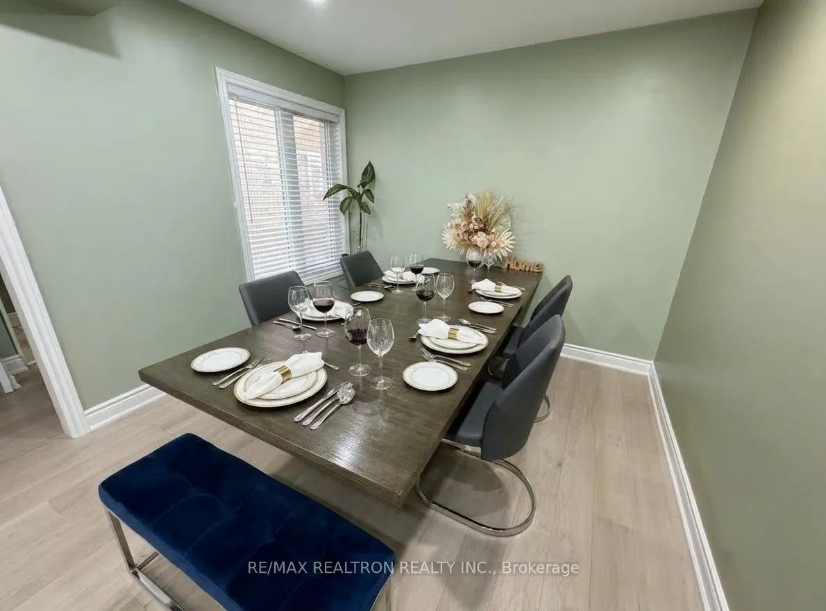 Photo 4 of 93 Apollo Road, Markham, Middlefield — HOMEH
