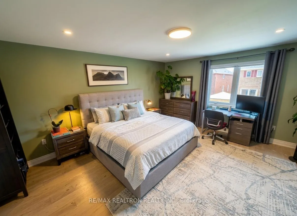 Photo 5 of 93 Apollo Road, Markham, Middlefield — HOMEH