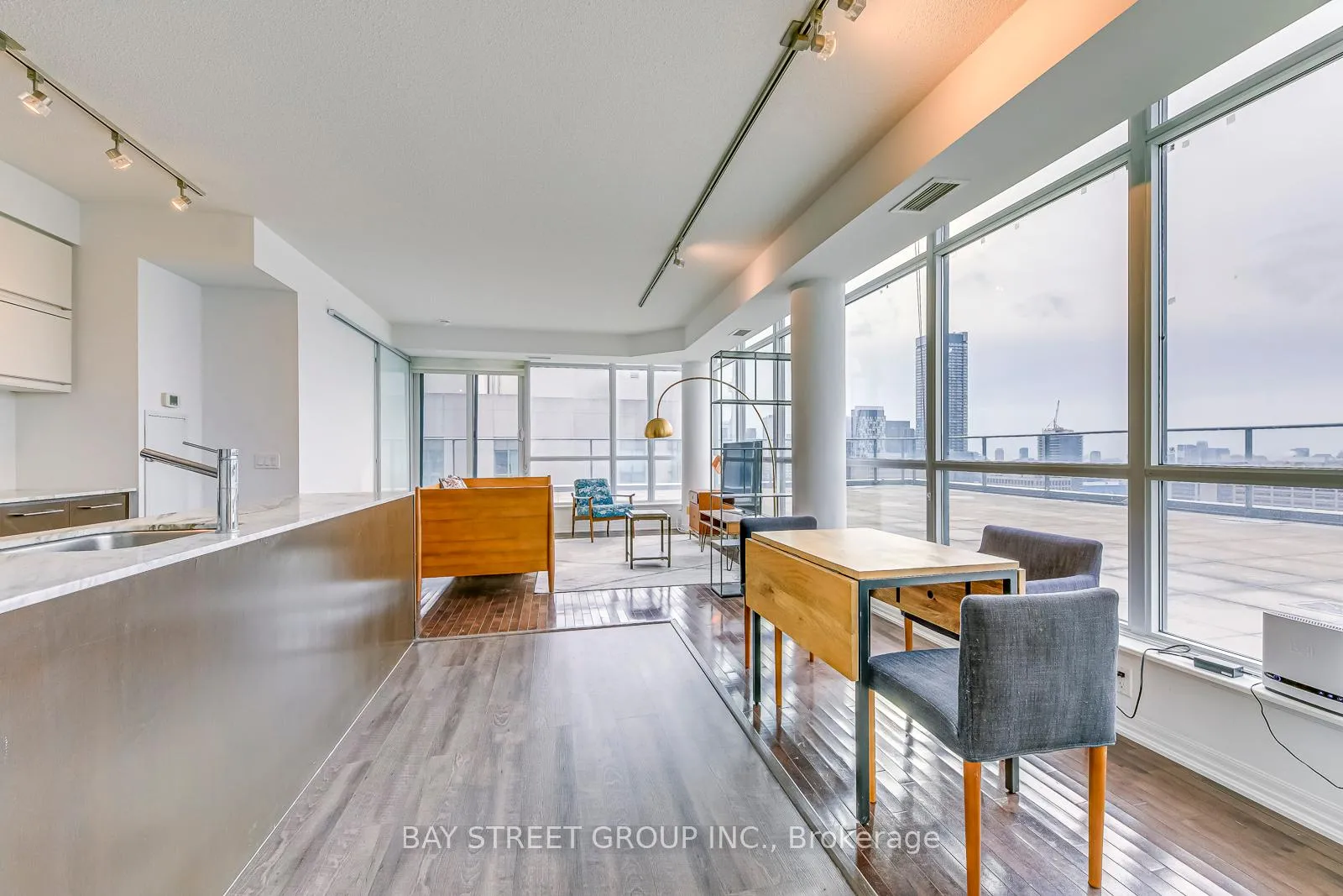 Photo 8 of Unit Ph608, 770 Bay Street, Toronto, Bay Street Corridor — HOMEH
