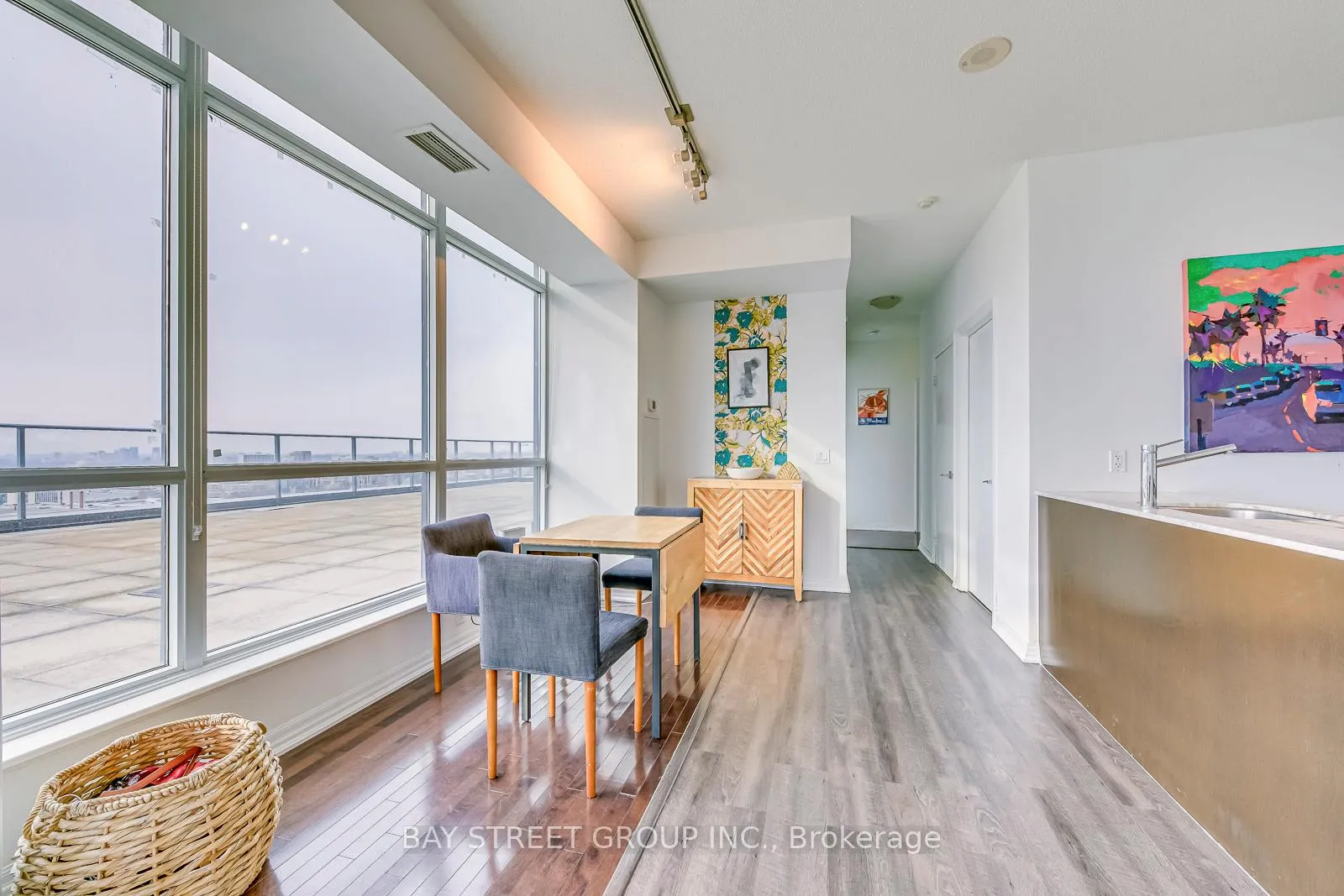 Photo 9 of Unit Ph608, 770 Bay Street, Toronto, Bay Street Corridor — HOMEH