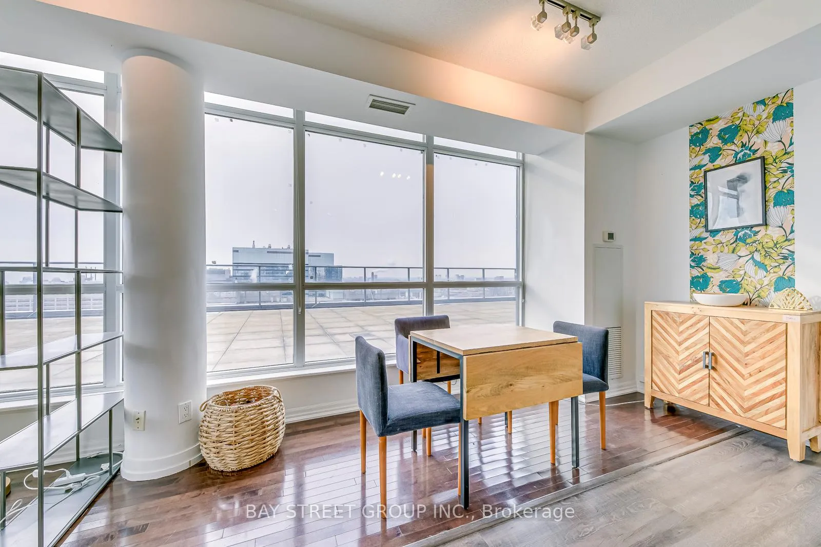 Photo 10 of Unit Ph608, 770 Bay Street, Toronto, Bay Street Corridor — HOMEH