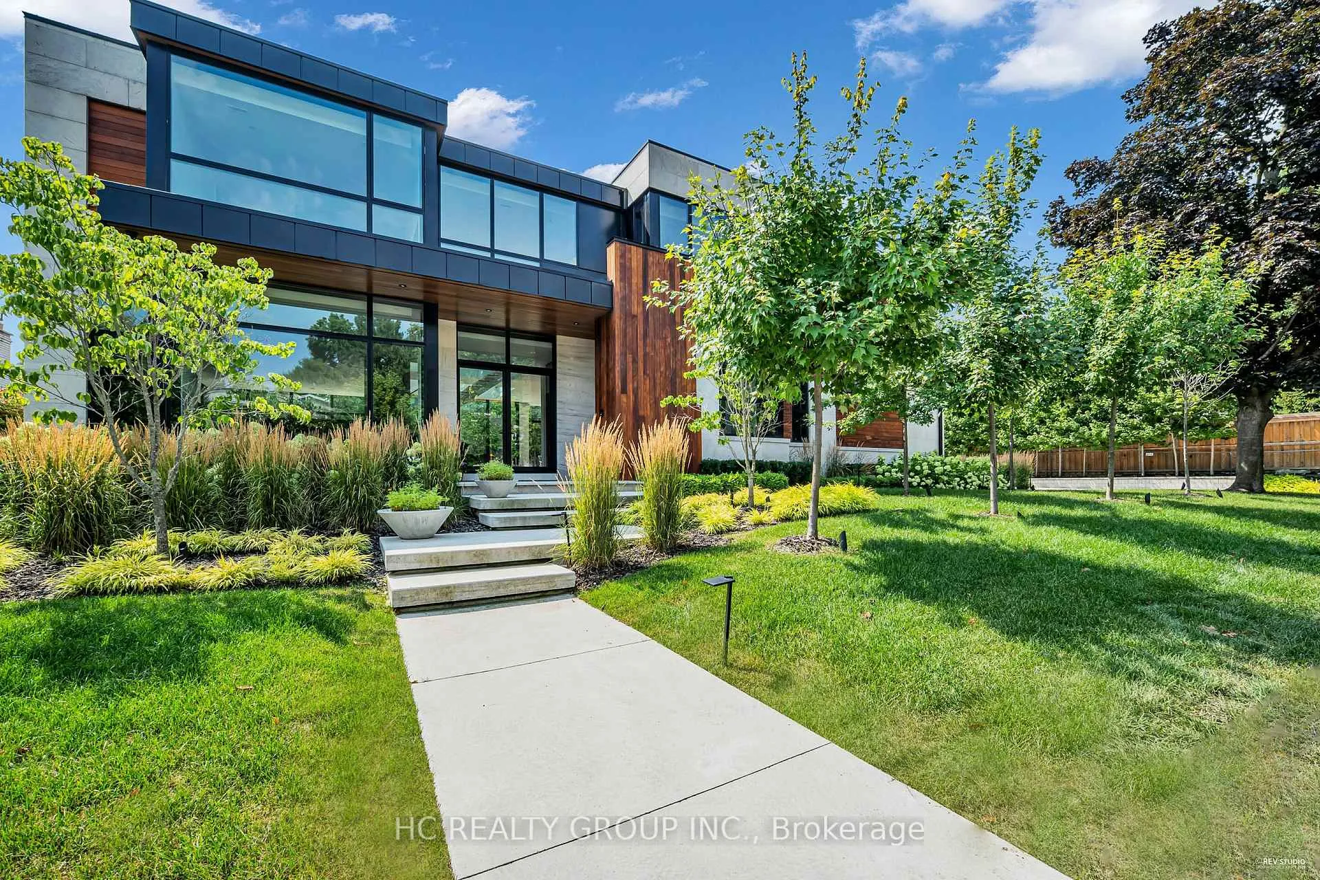 Photo 2 of 7 Whitelaw Court, Markham, Grandview — HOMEH