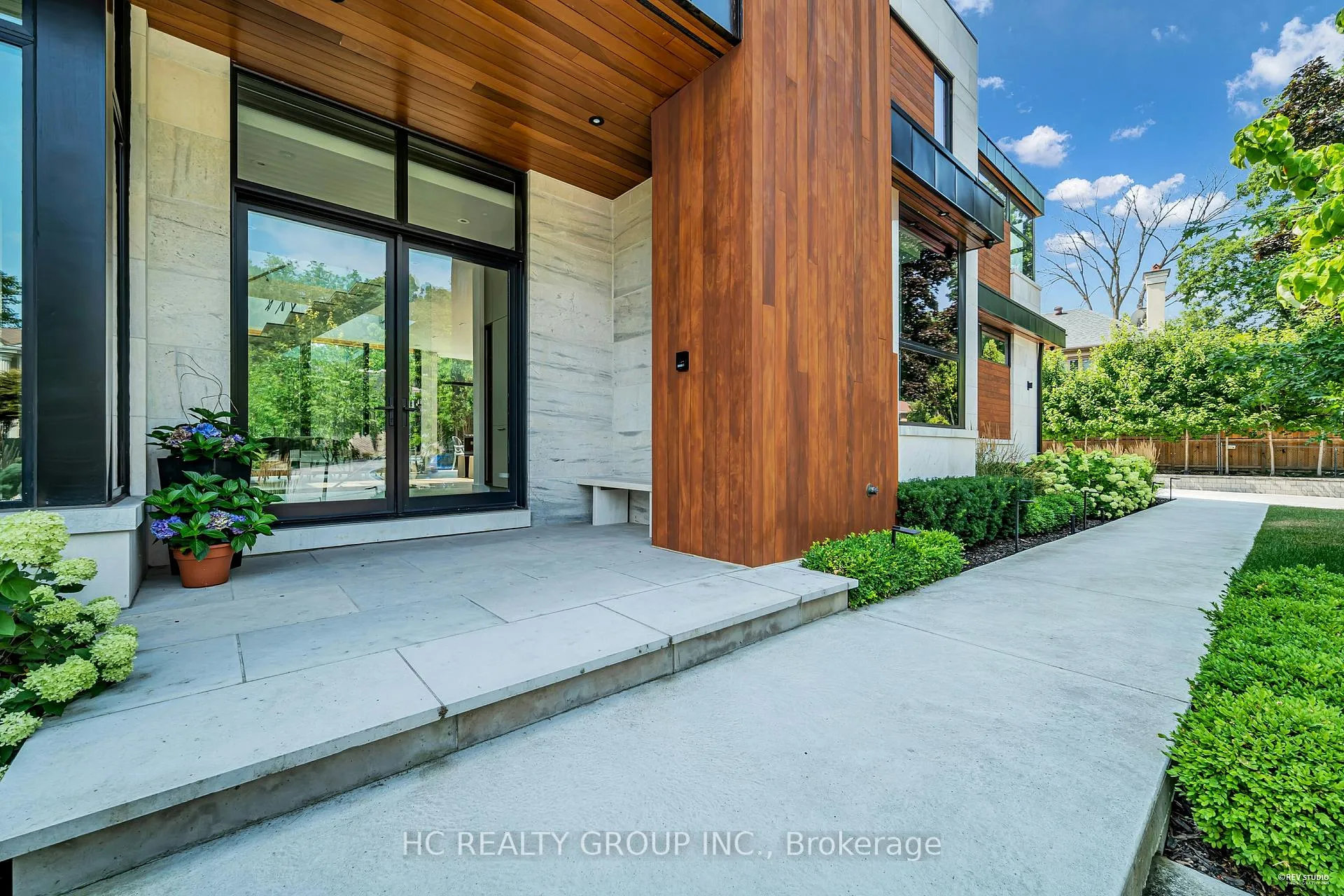 Photo 3 of 7 Whitelaw Court, Markham, Grandview — HOMEH