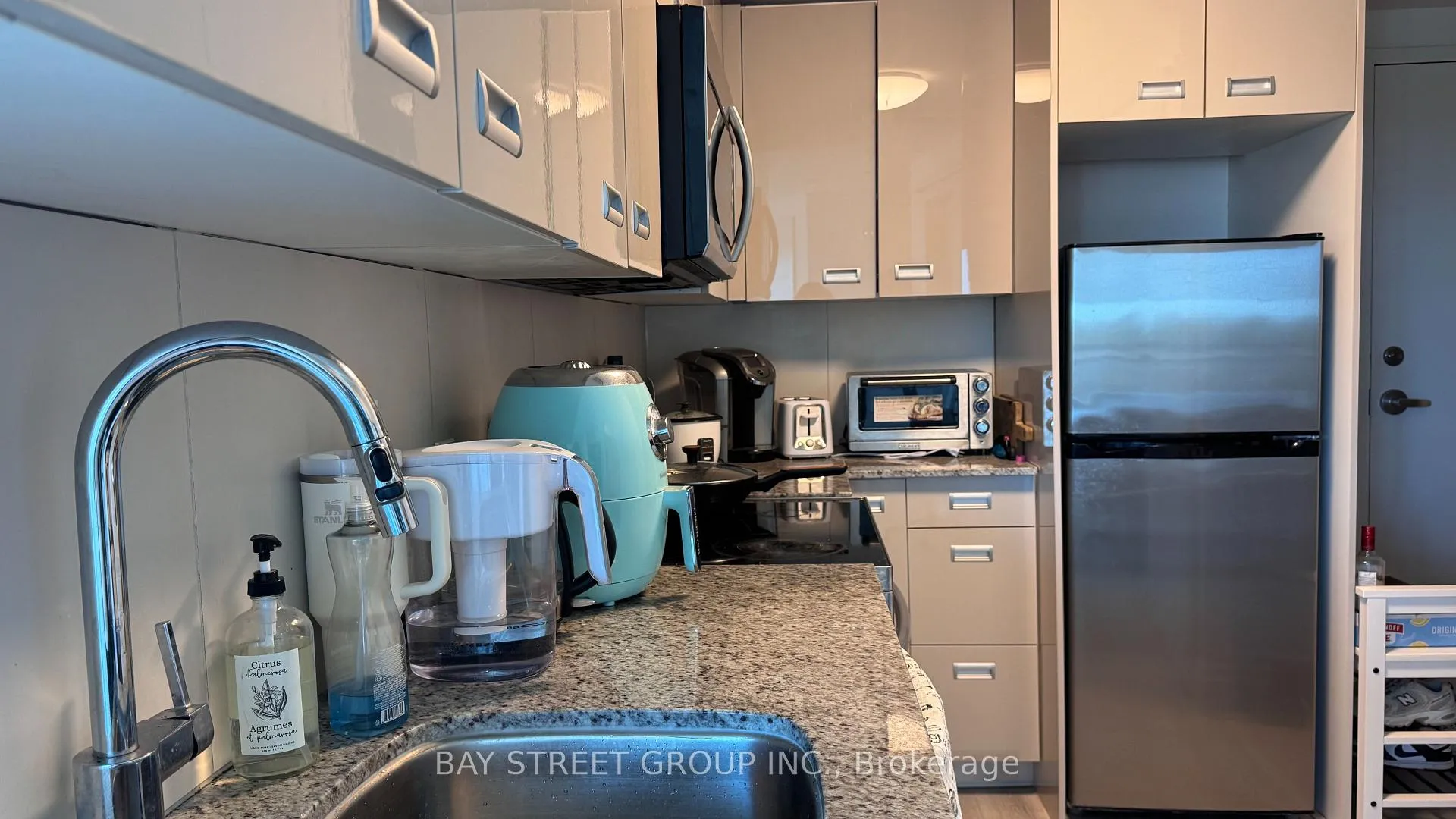 Photo 9 of Unit 813, 652 Princess Street, Kingston, Central City East — HOMEH