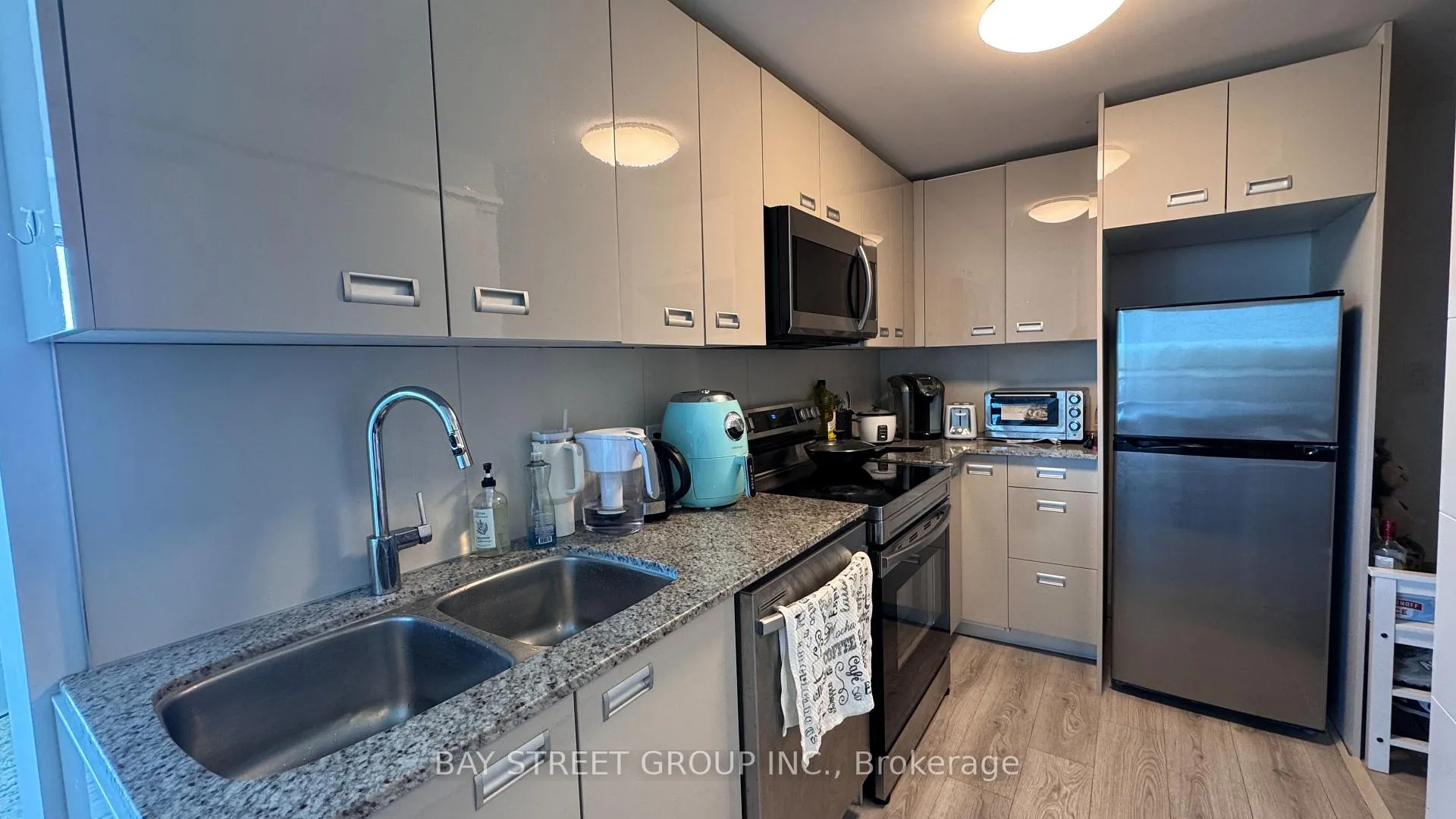 Photo 10 of Unit 813, 652 Princess Street, Kingston, Central City East — HOMEH