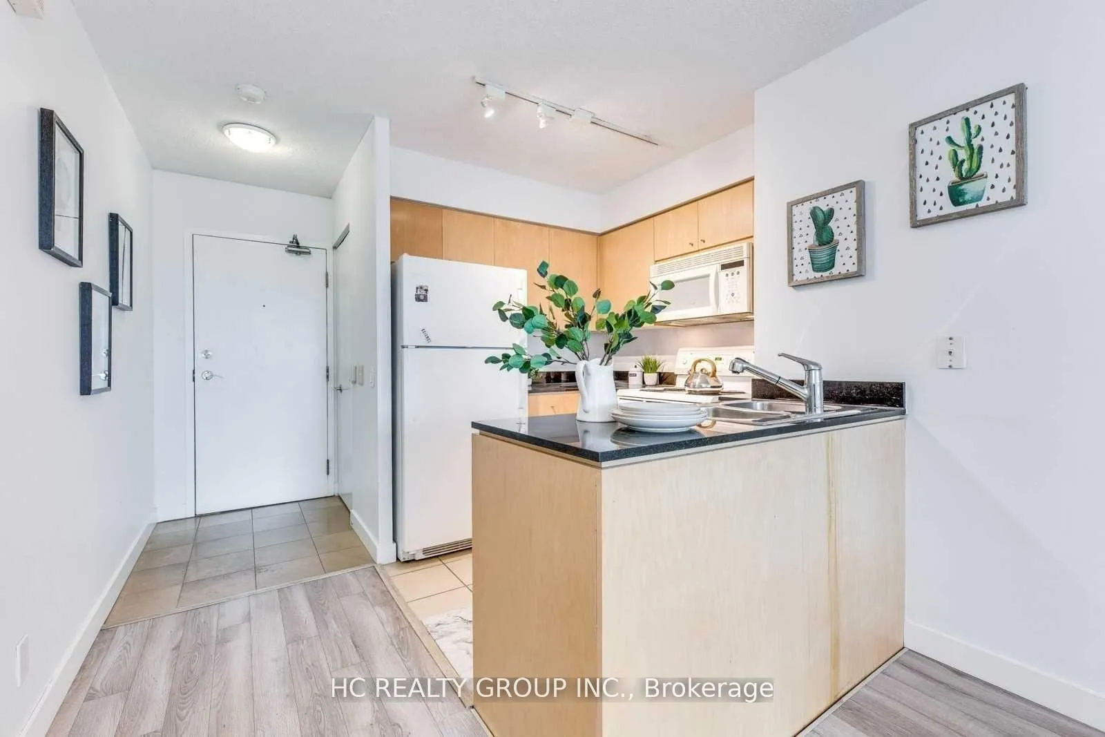 Photo 8 of Unit 1207, 361 Front Street W, Toronto, Waterfront Communities — HOMEH